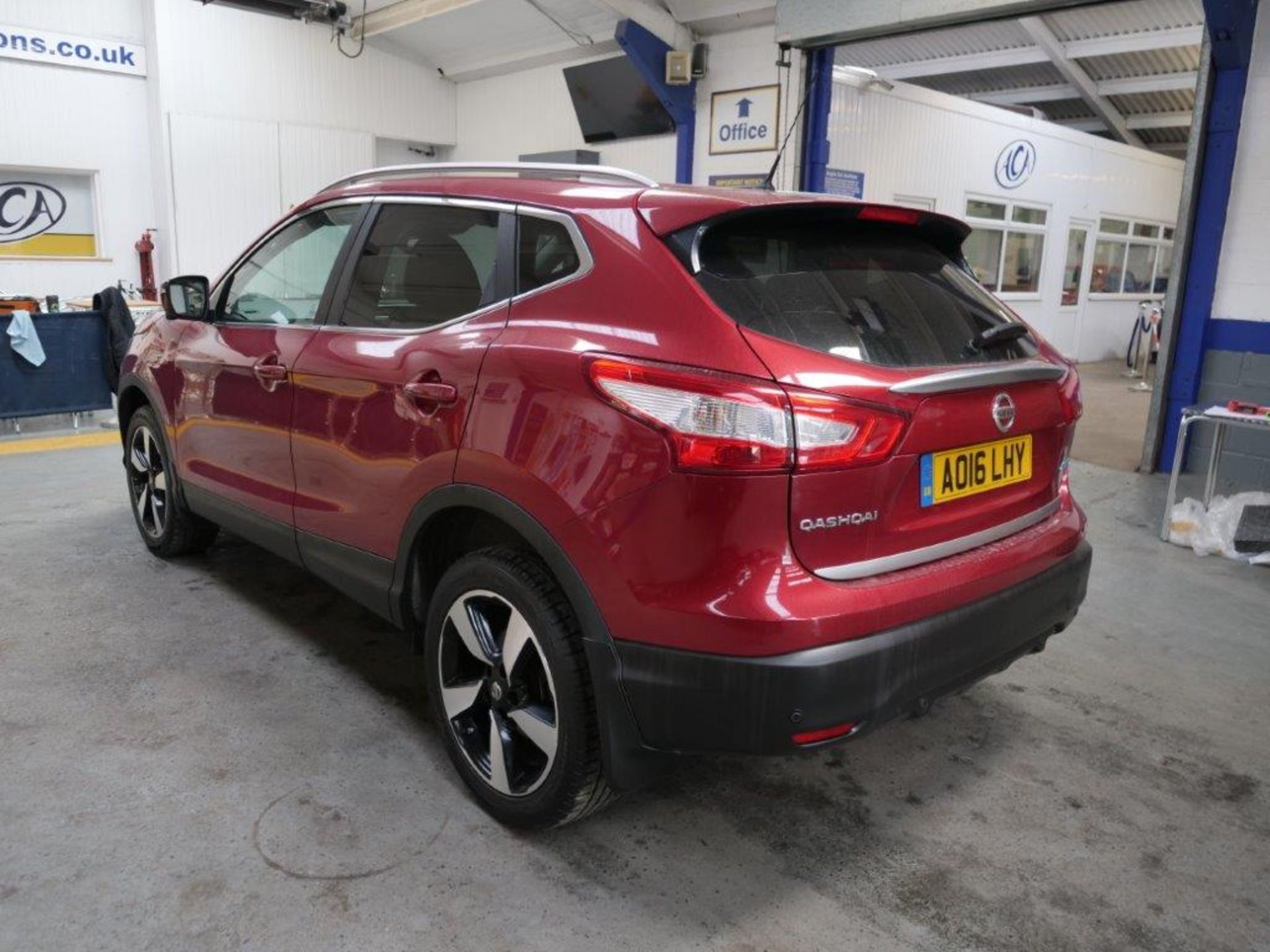 16 16 Nissan Qashqai DCI N-Tec + - Image 8 of 36