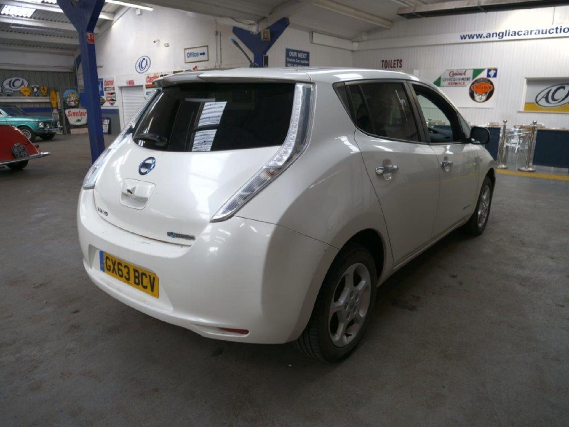 63 13 Nissan Leaf Acenta - Image 7 of 36