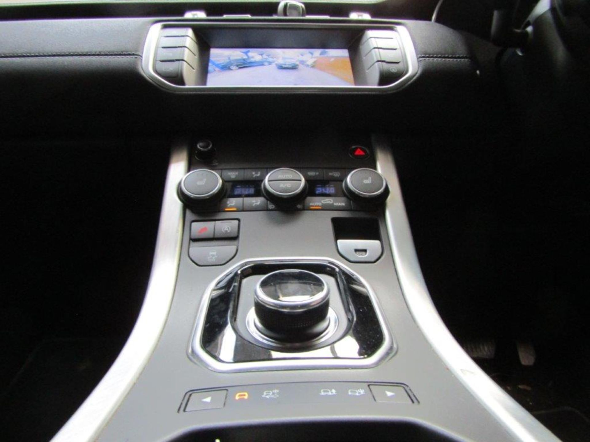 17 17 Range Rover Evoque SE Tech TD - Image 16 of 28