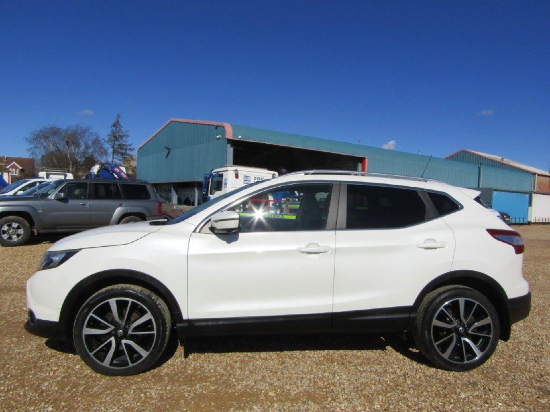 64 14 Nissan Qashqai Tekna DCI CVT - Image 3 of 30