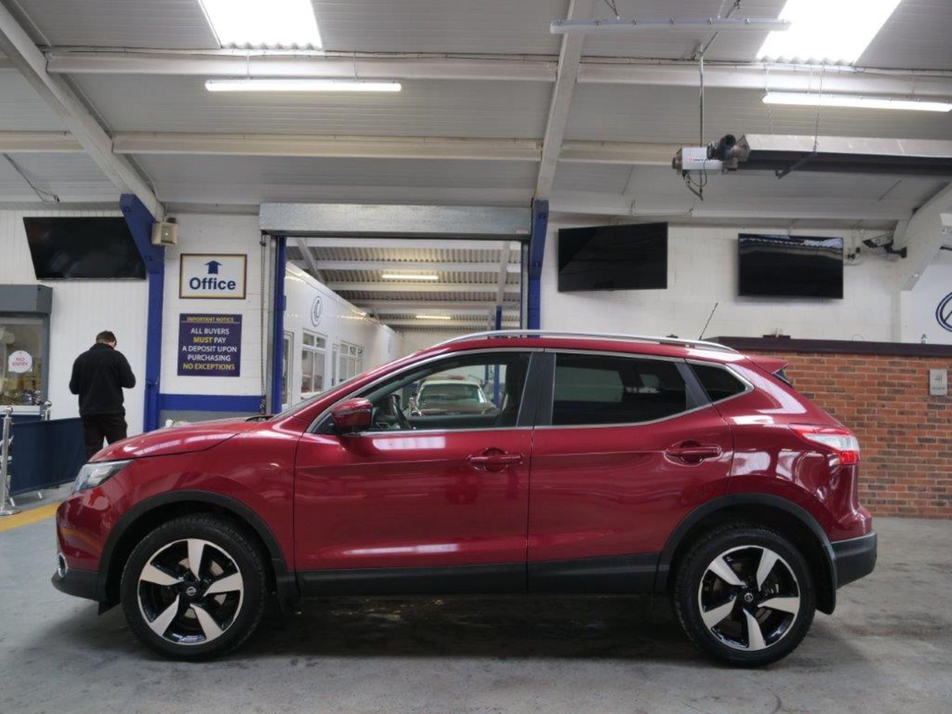 16 16 Nissan Qashqai DCI N-Tec + - Image 3 of 36