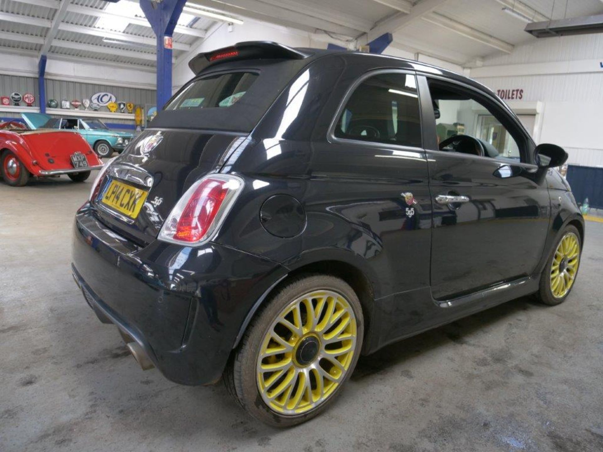 14 14 Abarth 595 Turismo S-A - Image 17 of 39