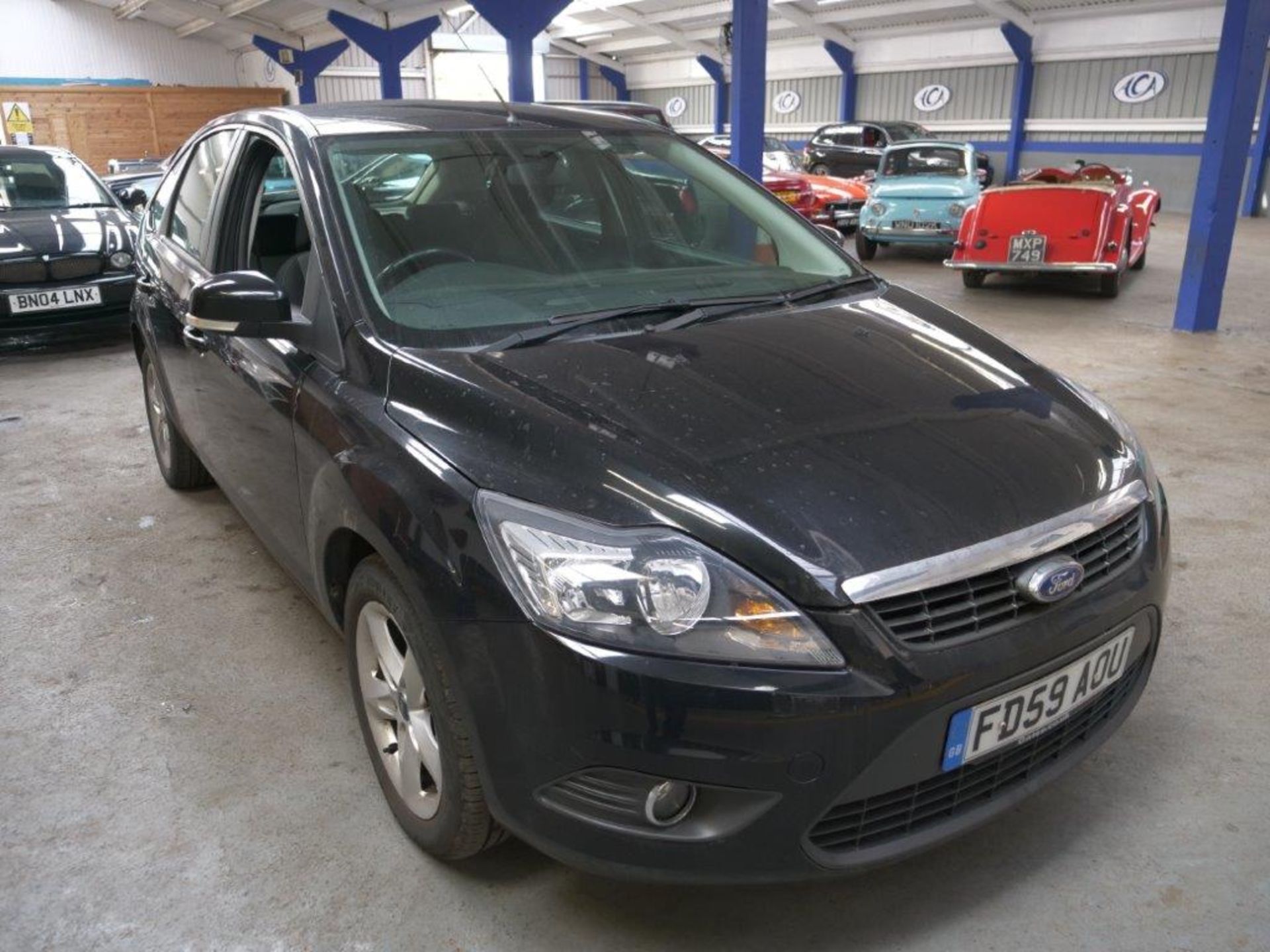 59 10 Ford Focus Zetec 125 - Image 10 of 34