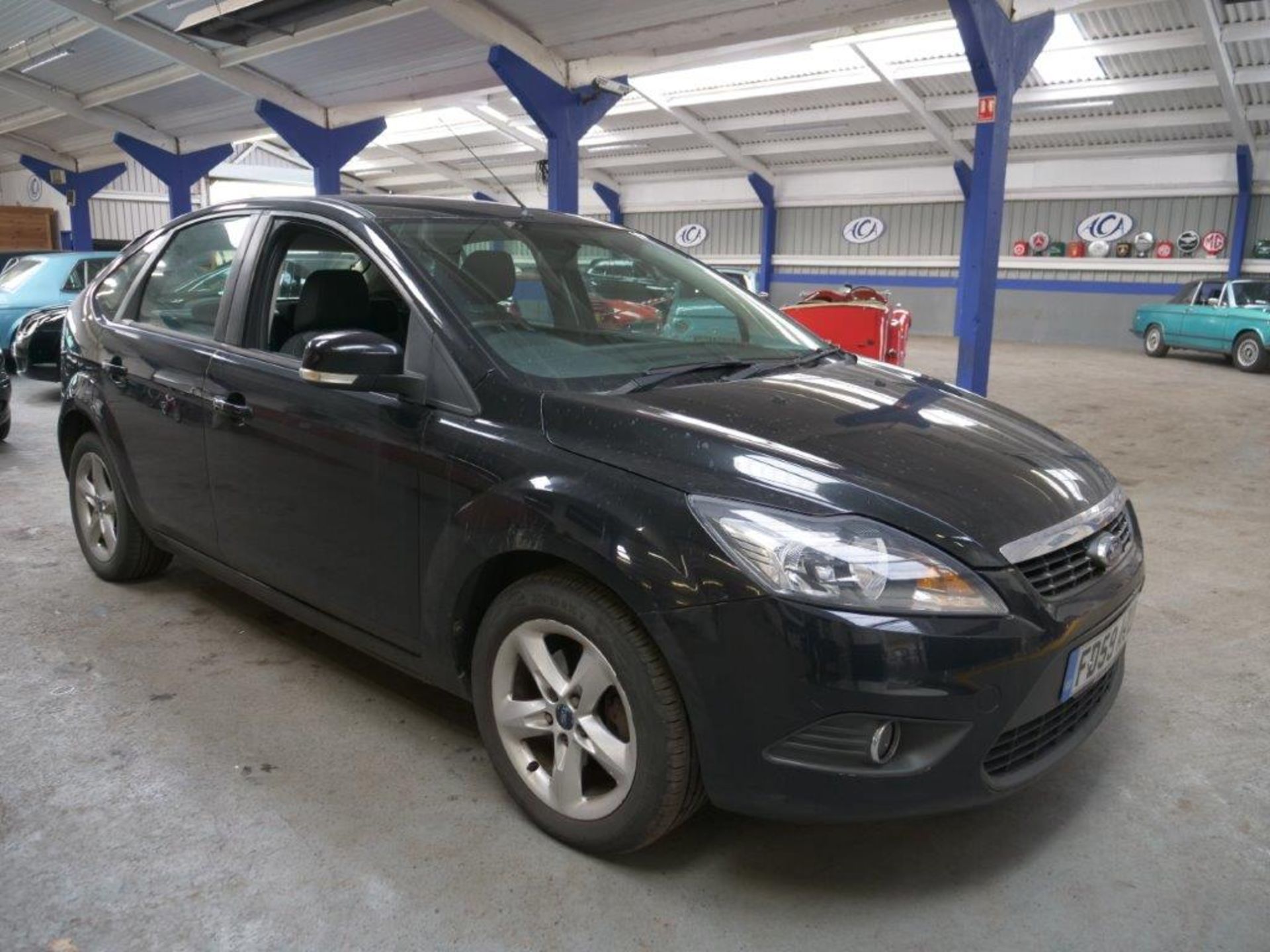 59 10 Ford Focus Zetec 125 - Image 11 of 34