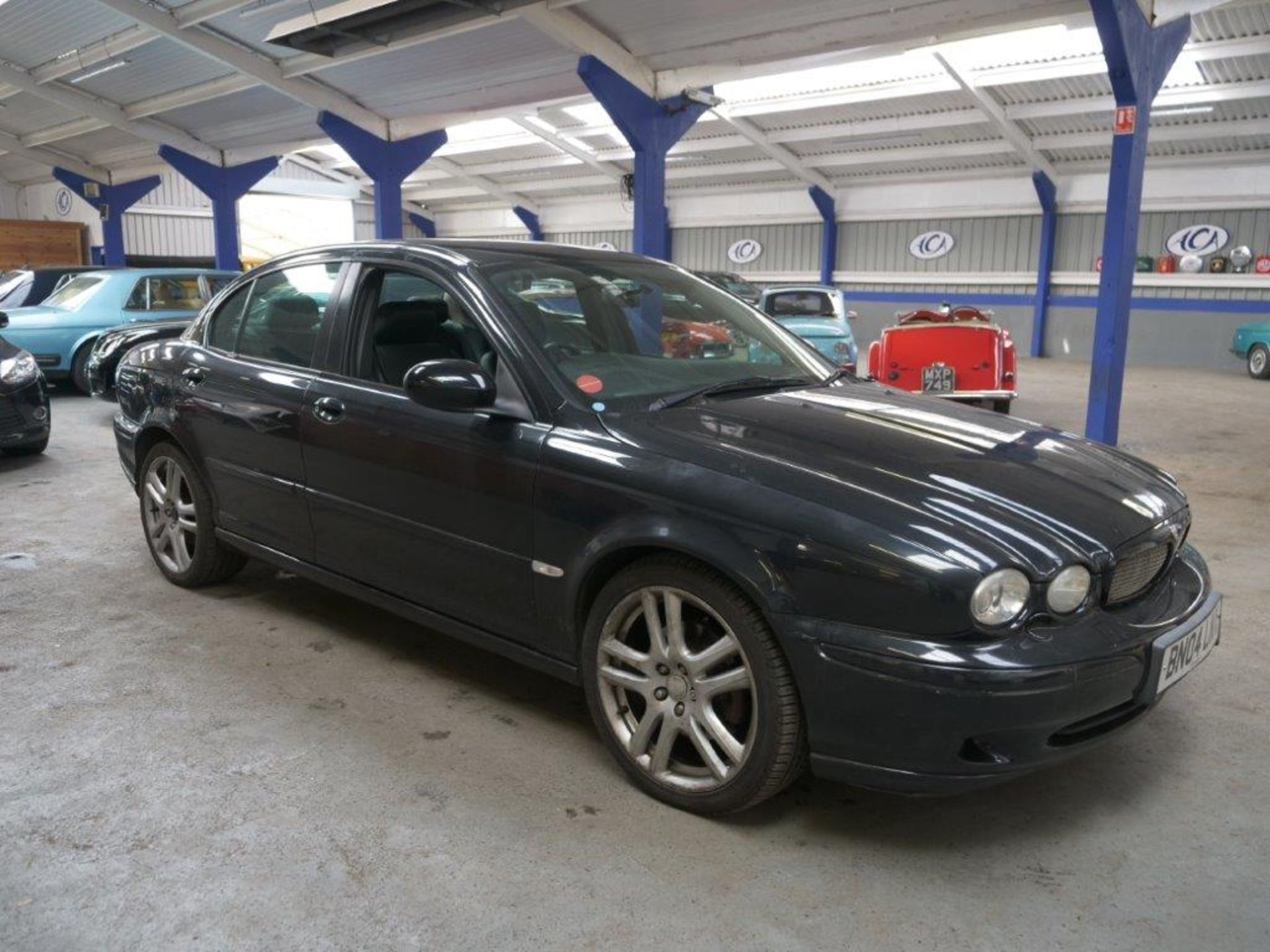 04 04 Jaguar X-Type Sport D - Image 13 of 33