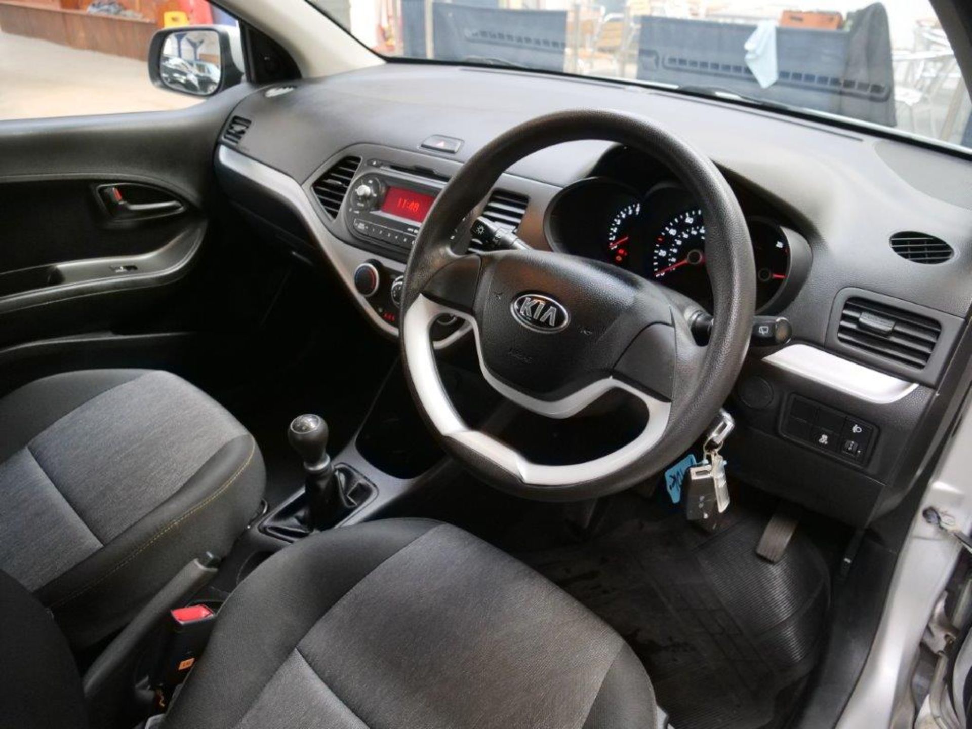 14 14 Kia Picanto I - Image 23 of 28