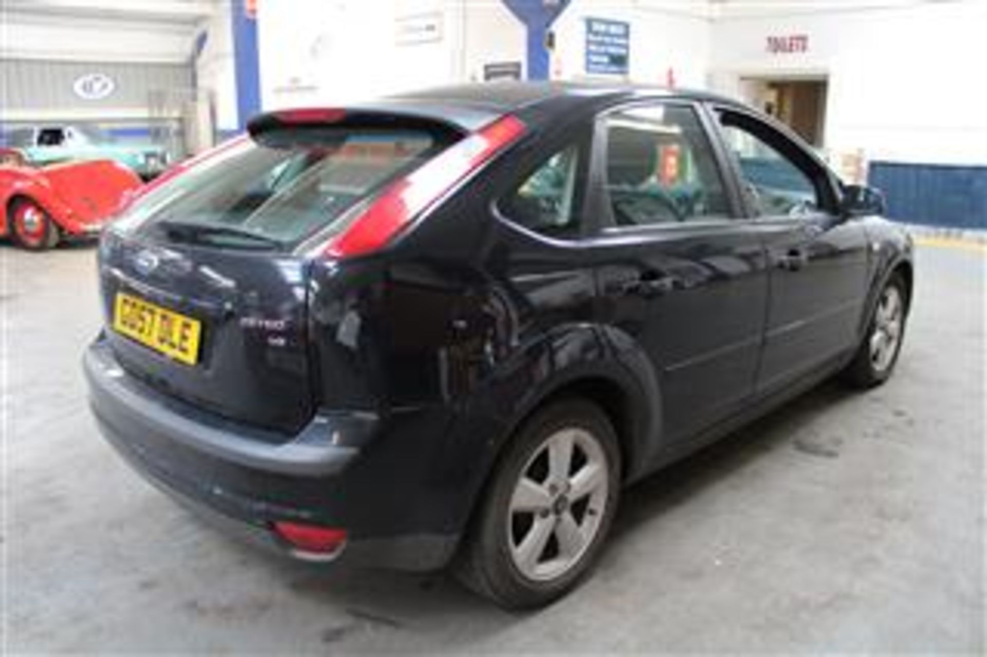 57 08 Ford Focus Zetec Climate 116 - Image 15 of 18