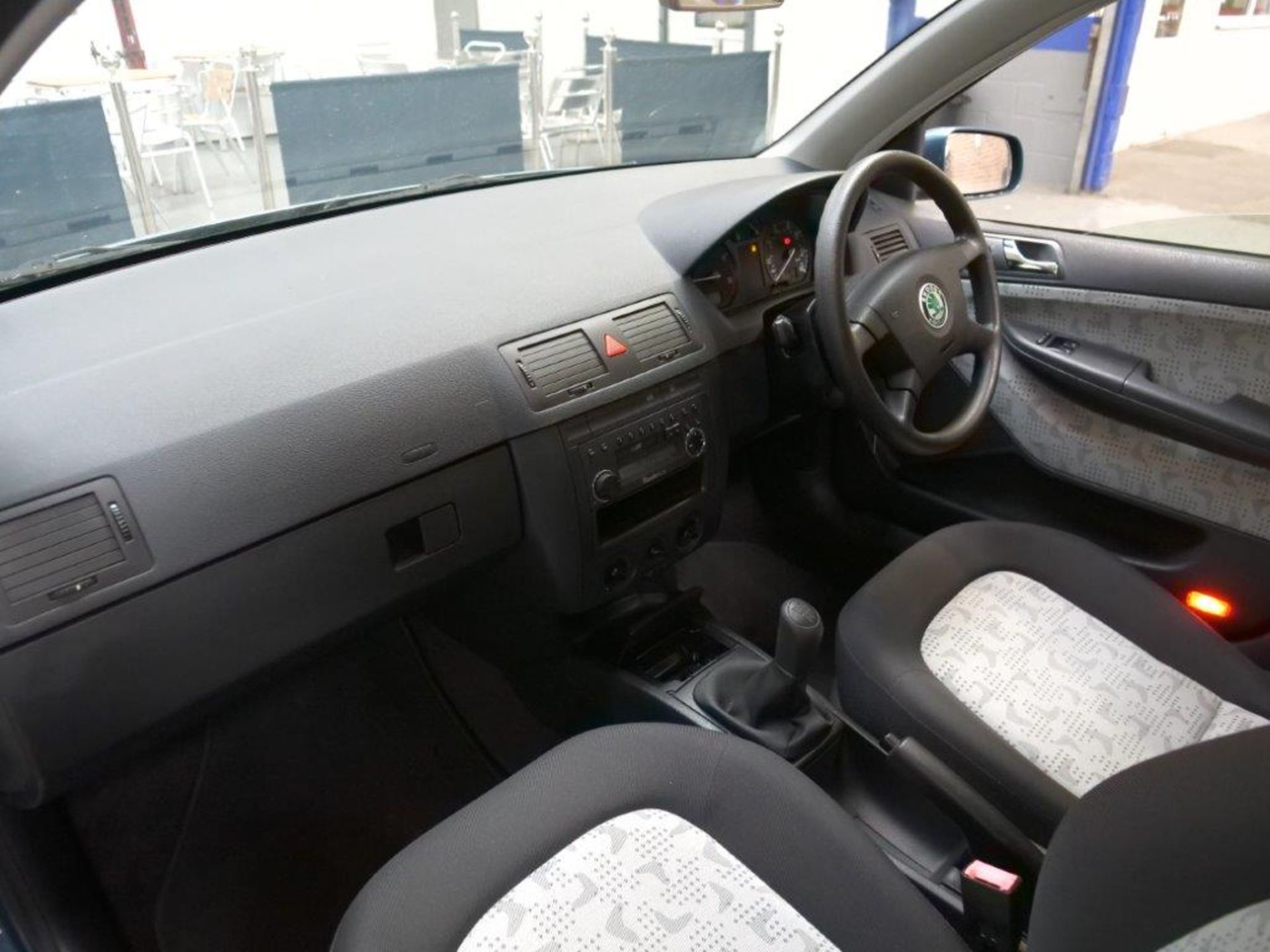 52 02 Skoda Fabia Comfort TDI - Image 24 of 31