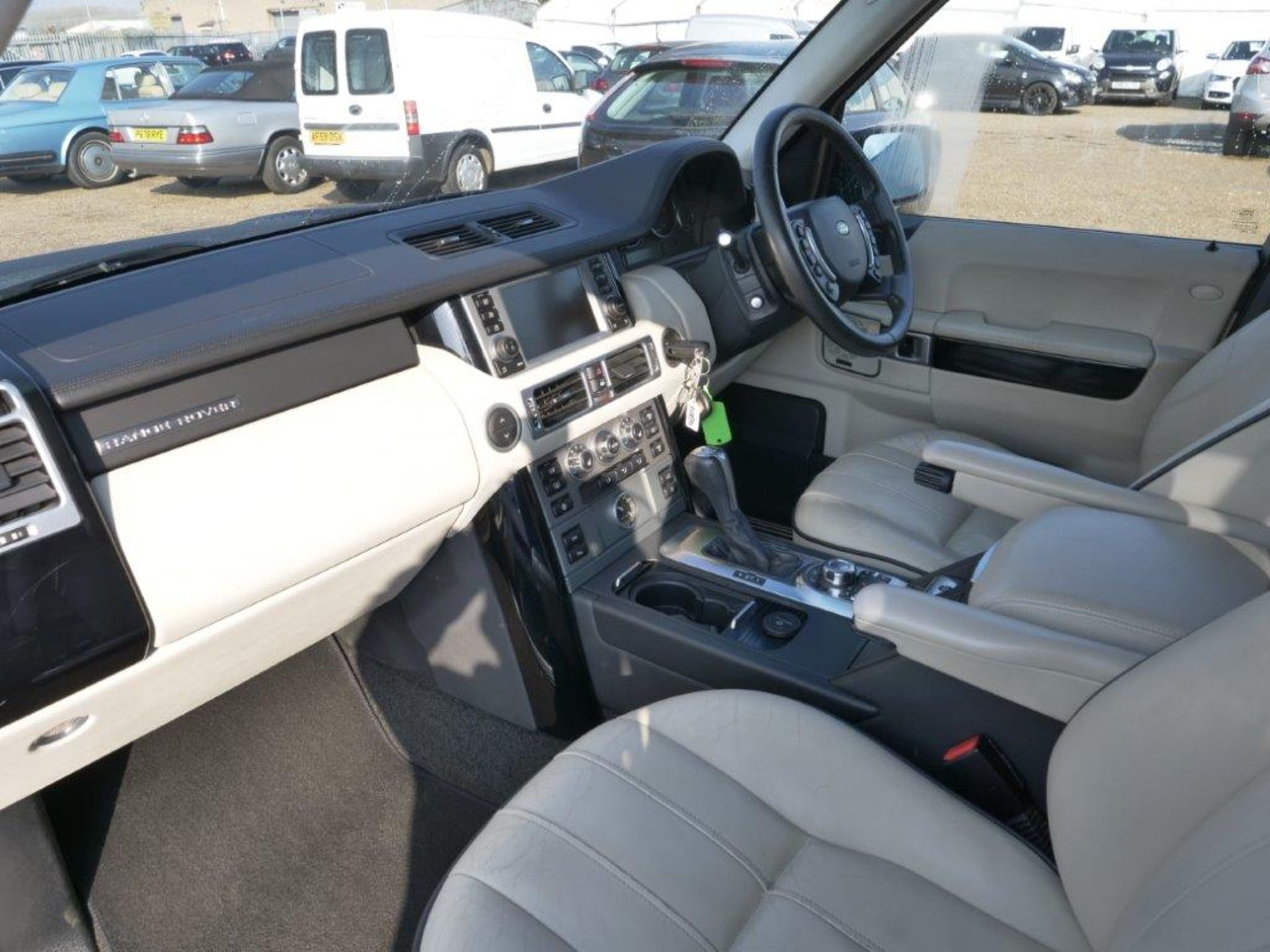 07 07 Range Rover Vogue TDV8 - Image 37 of 45