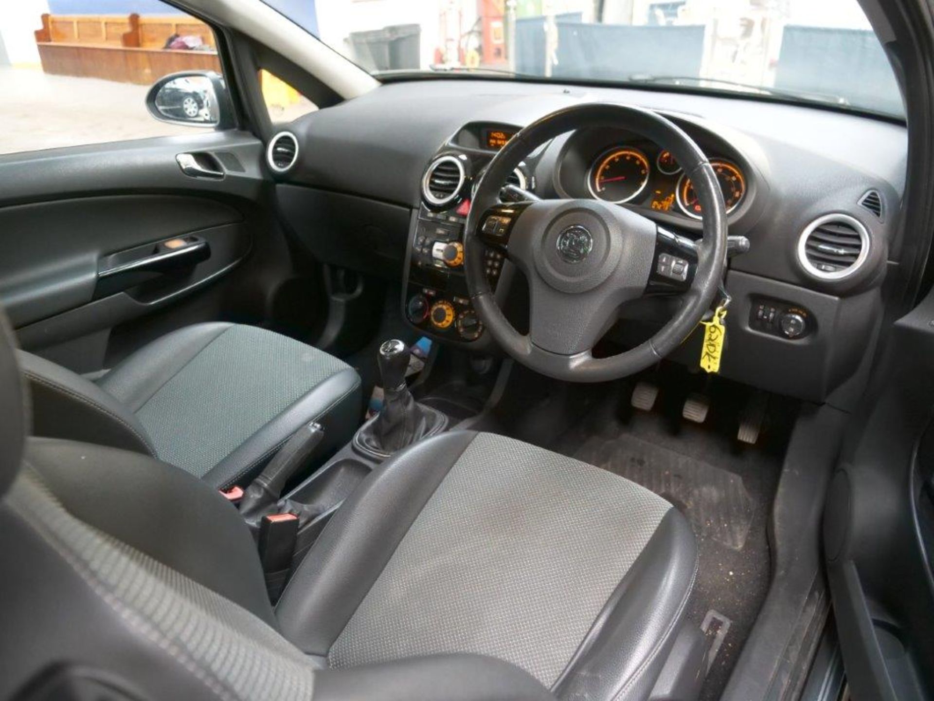 60 10 Vauxhall Corsa SE - Image 25 of 32