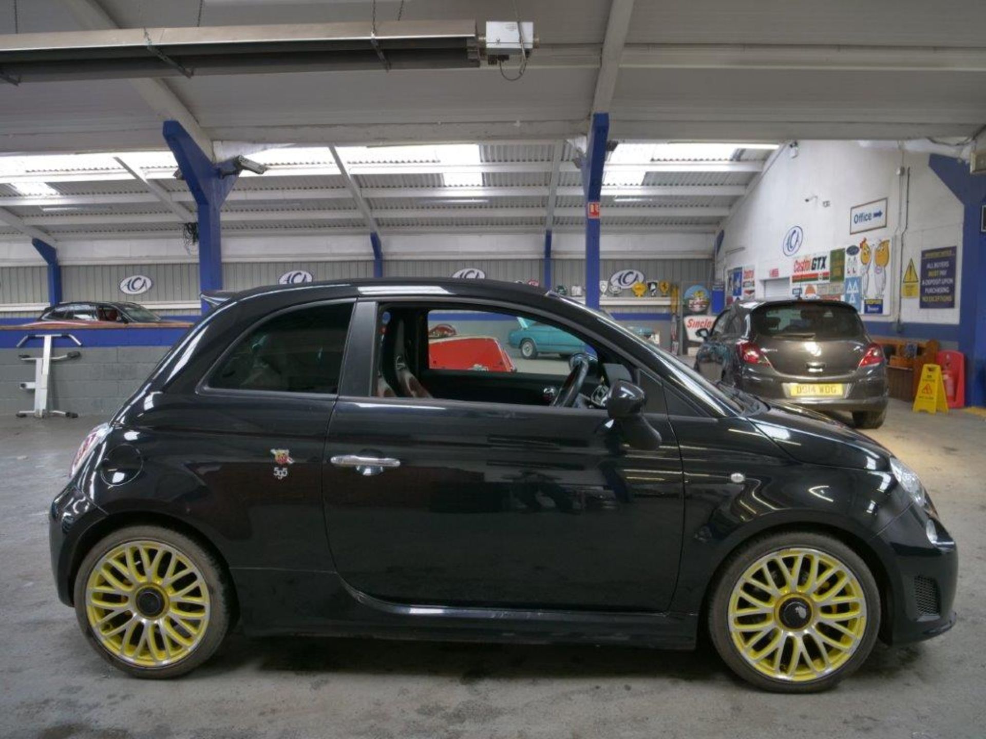 14 14 Abarth 595 Turismo S-A - Image 26 of 39