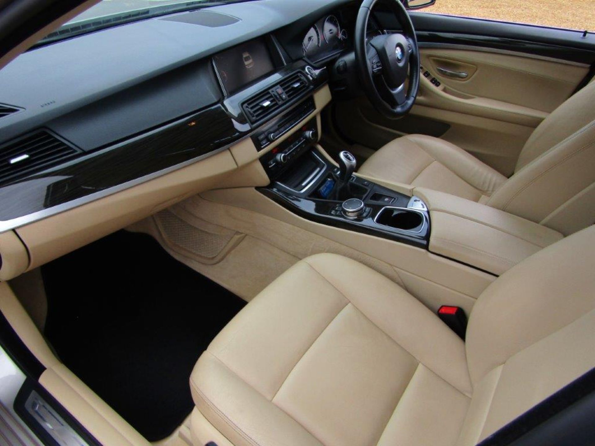 64 15 BMW 520D Luxury - Image 12 of 33