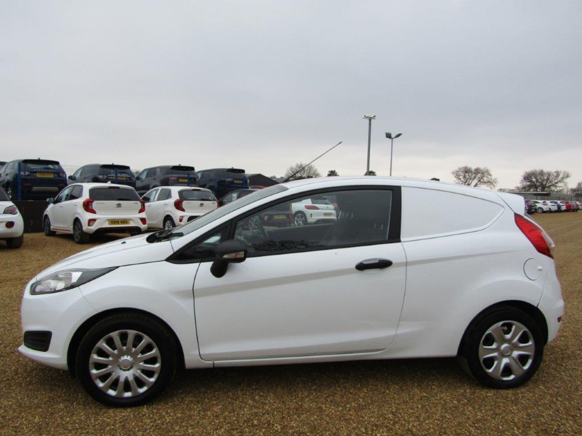 15 15 Ford Fiesta Base TDCI - Image 16 of 22