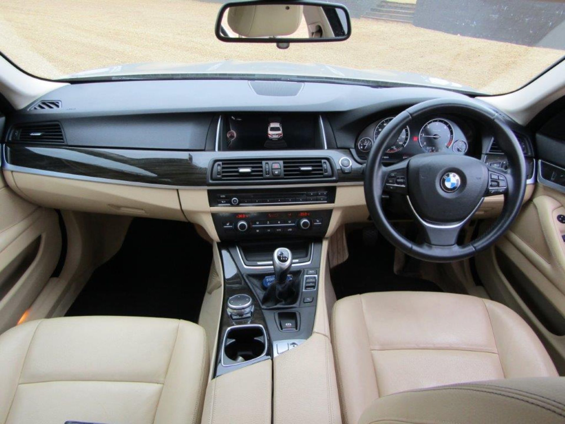 64 15 BMW 520D Luxury - Image 25 of 33