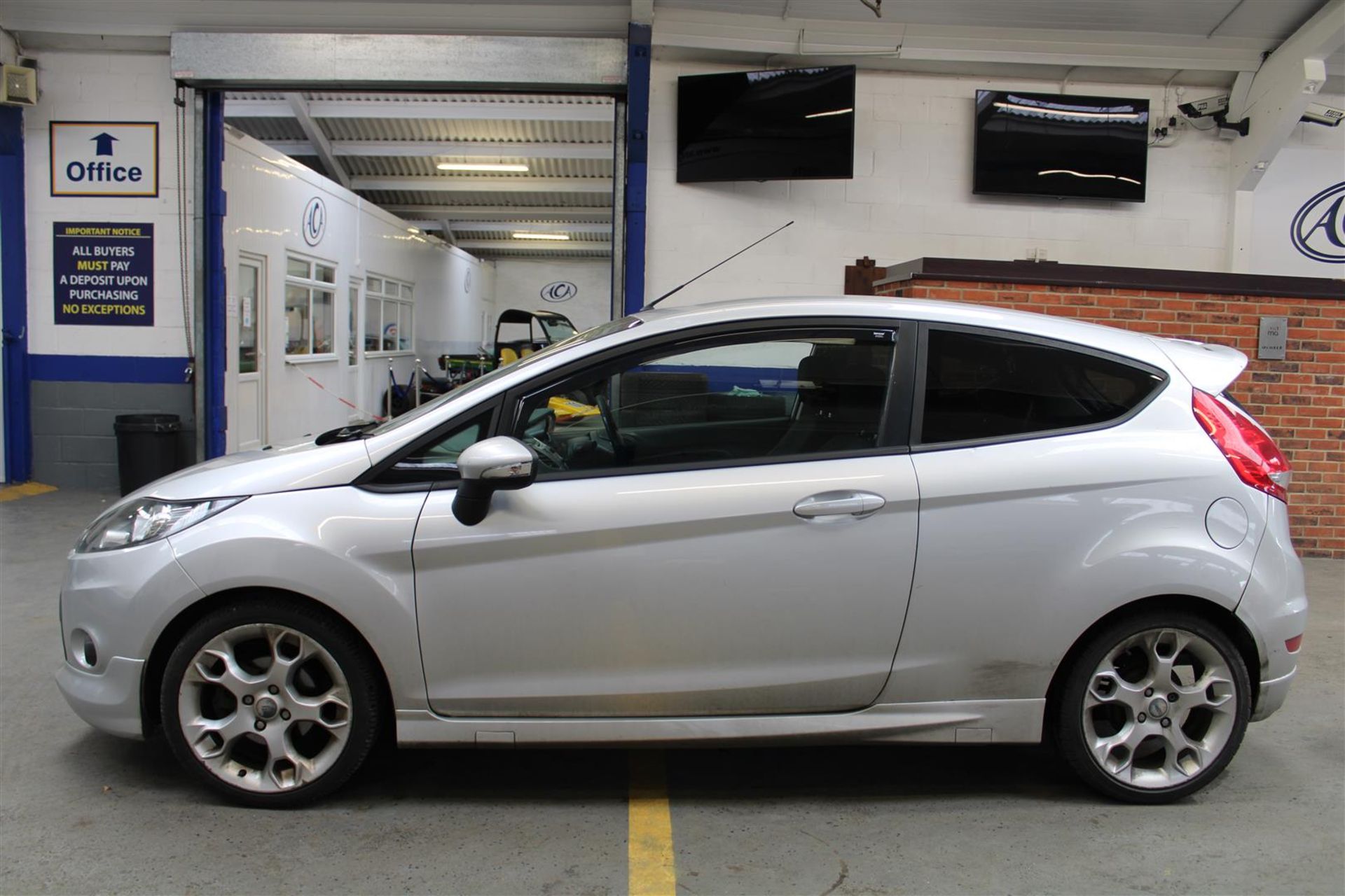 10 10 Ford Fiesta Zetec S 120 - Image 21 of 42