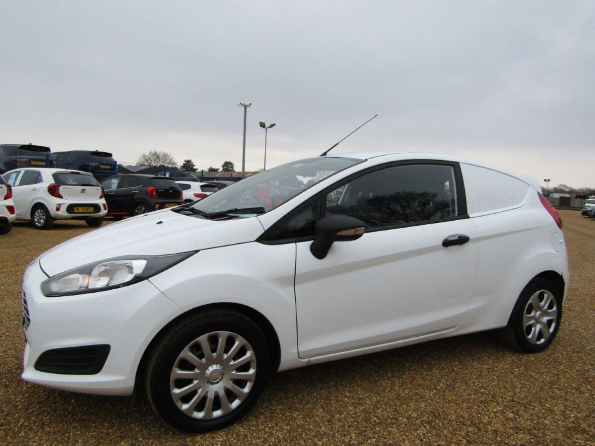 15 15 Ford Fiesta Base TDCI