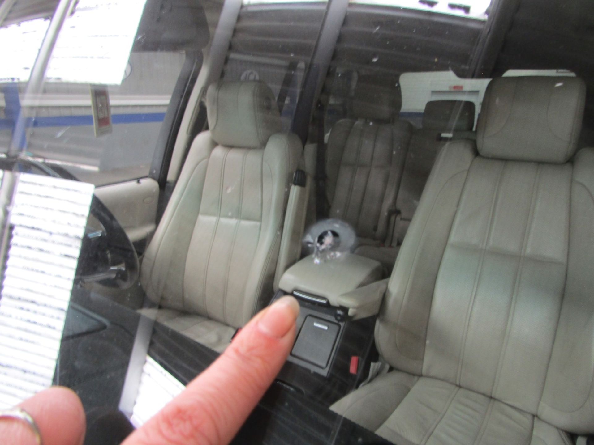 11 11 Range Rover Vogue SE TDV8 - Image 4 of 28