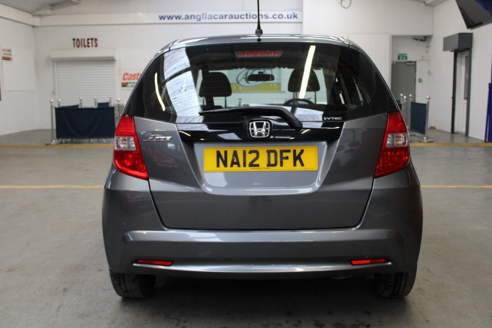 12 12 Honda Jazz I-VTEC ES - Image 17 of 19