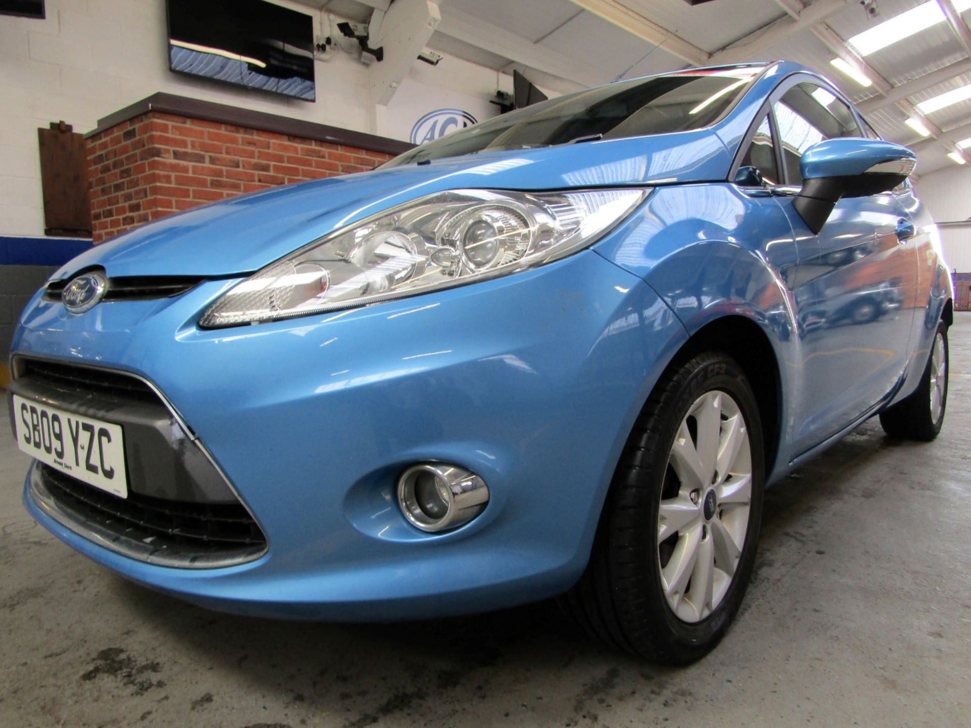 09 09 Ford Fiesta Zetec 82 - Image 8 of 18