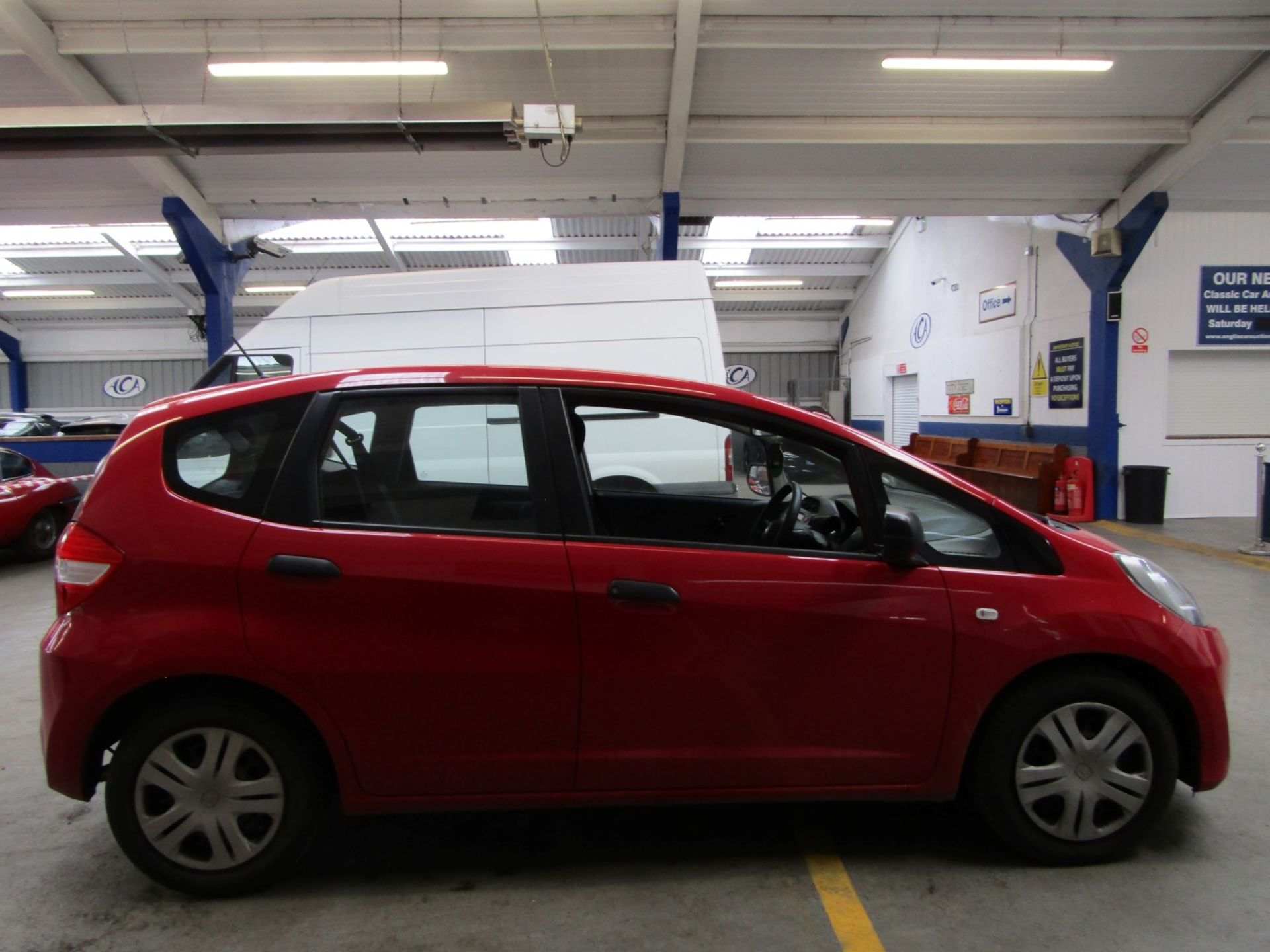 14 14 Honda Jazz Vtec S - Image 16 of 25