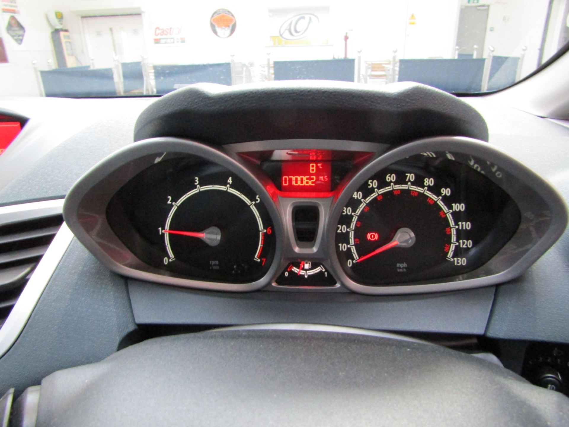 09 09 Ford Fiesta Zetec 82 - Image 11 of 18