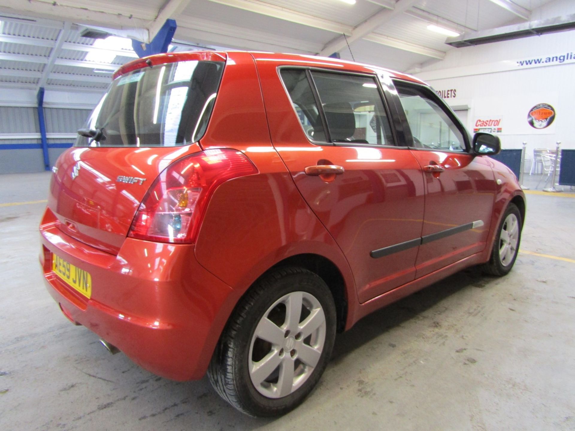 59 09 Suzuki Swift GLX - Image 14 of 18