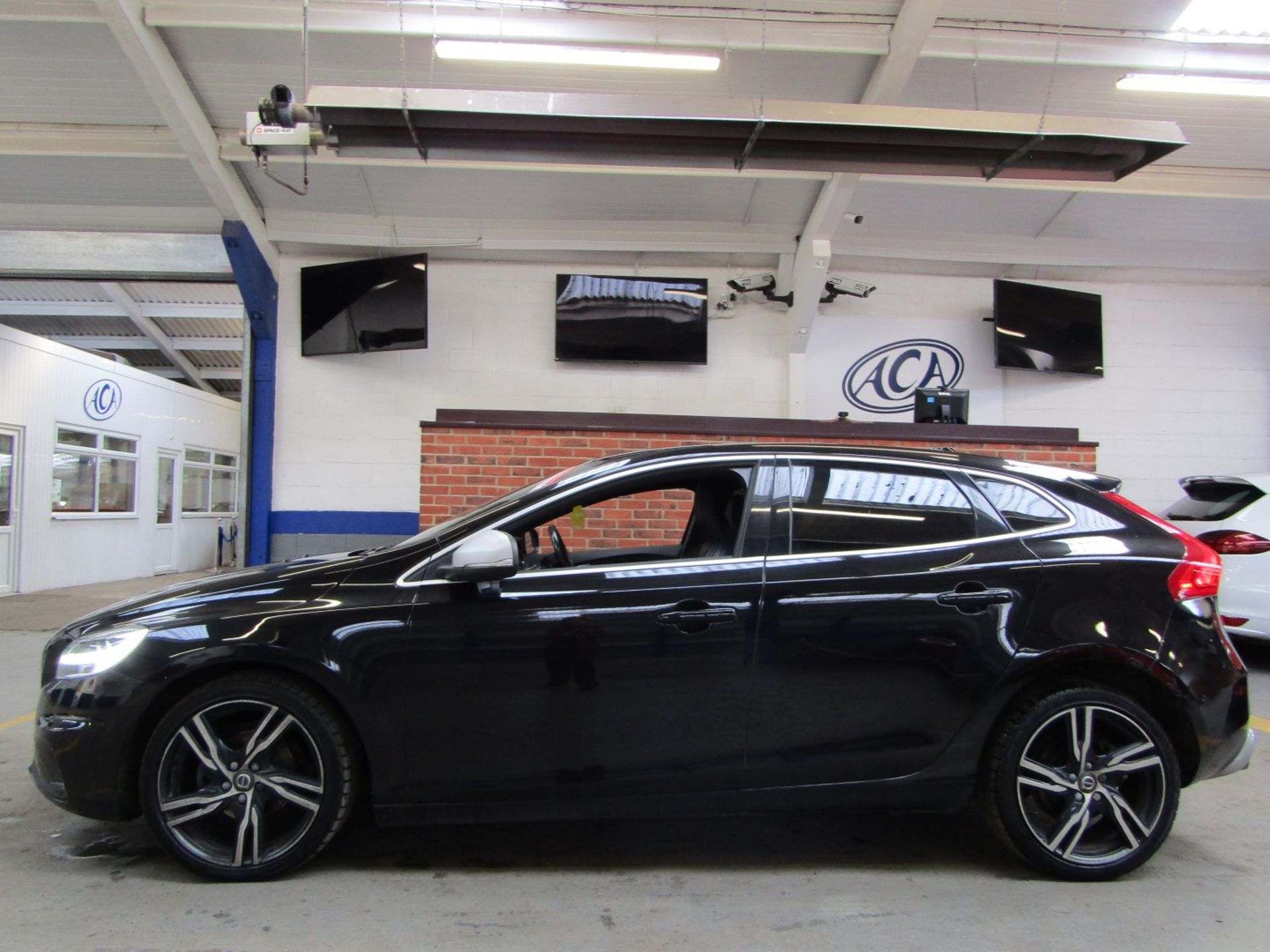 66 16 Volvo V40 R-Design Nav + D2 - Image 22 of 22