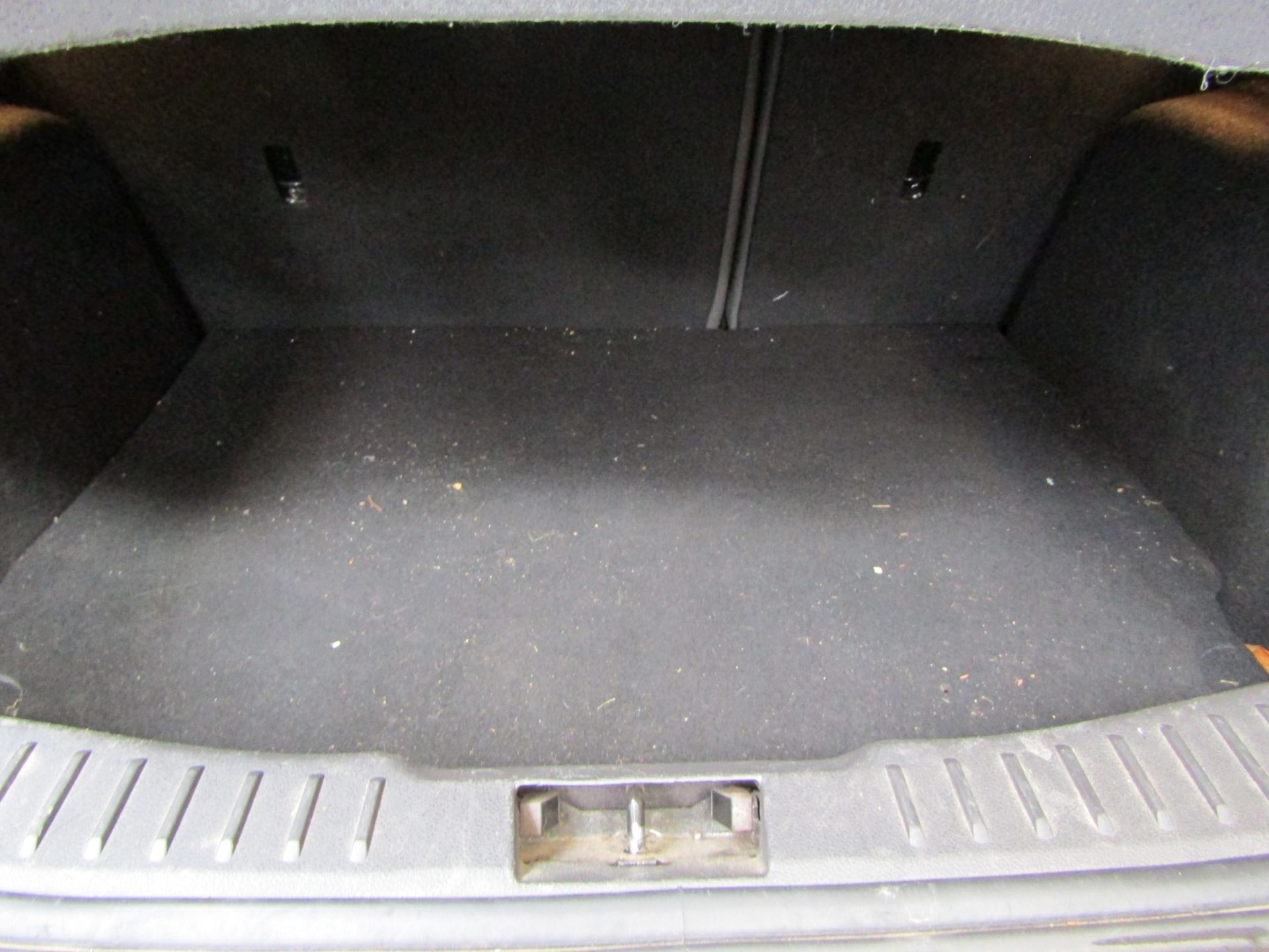 12 12 Ford Focus Zetec 105 - Image 7 of 19