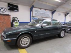 2000 Jaguar XJ8 Auto