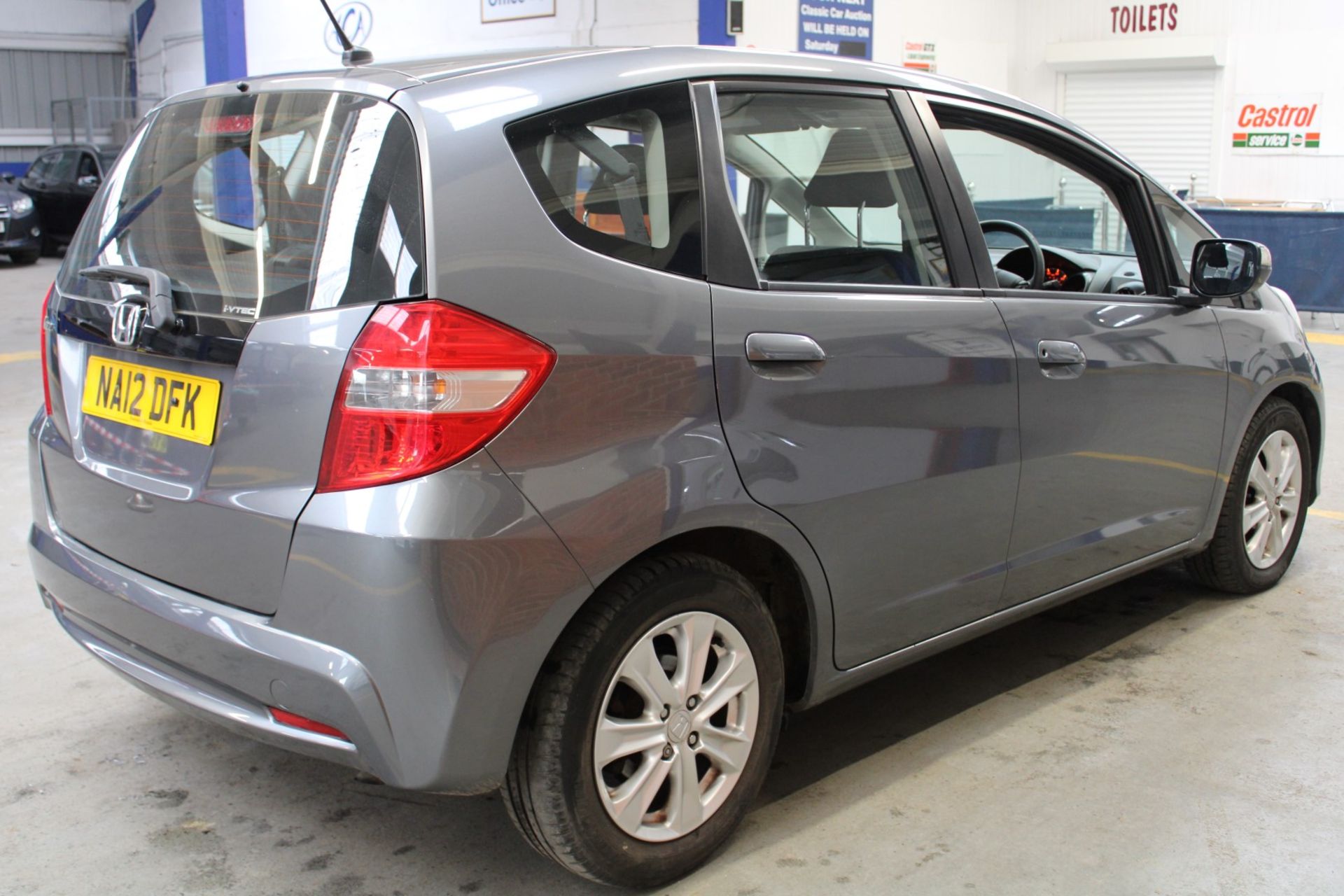 12 12 Honda Jazz I-VTEC ES - Image 15 of 19