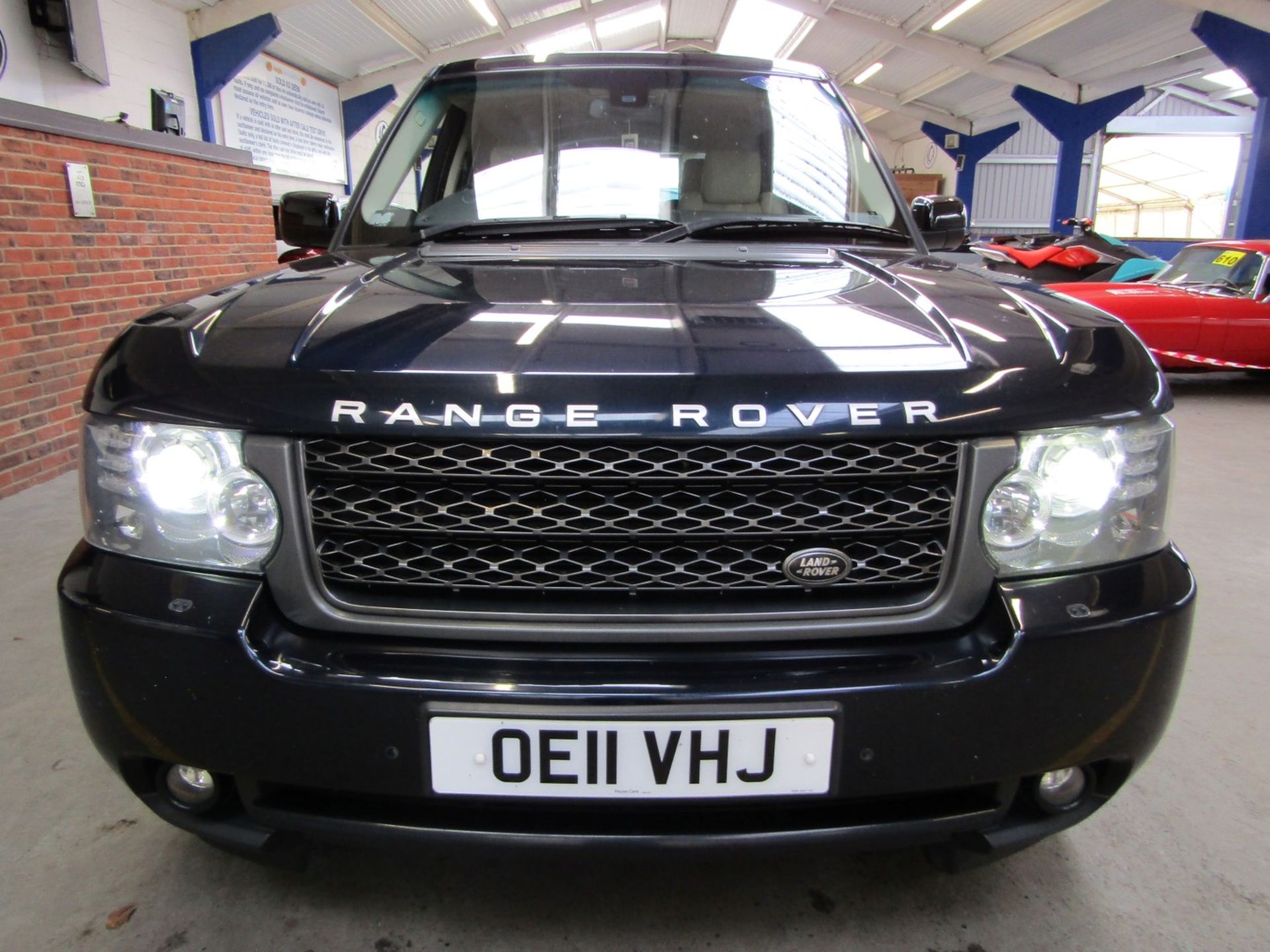 11 11 Range Rover Vogue SE TDV8 - Image 2 of 28