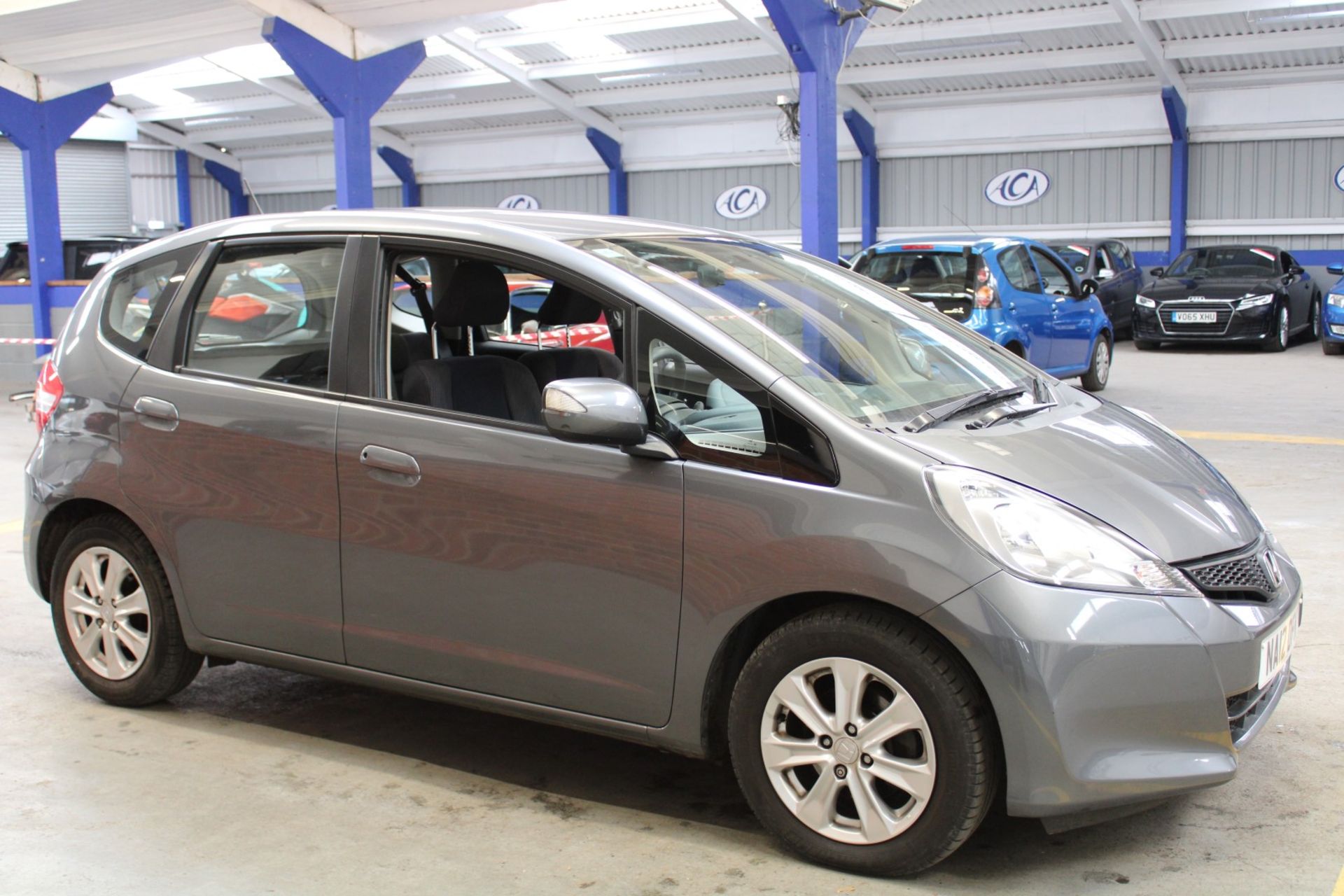 12 12 Honda Jazz I-VTEC ES - Image 14 of 19