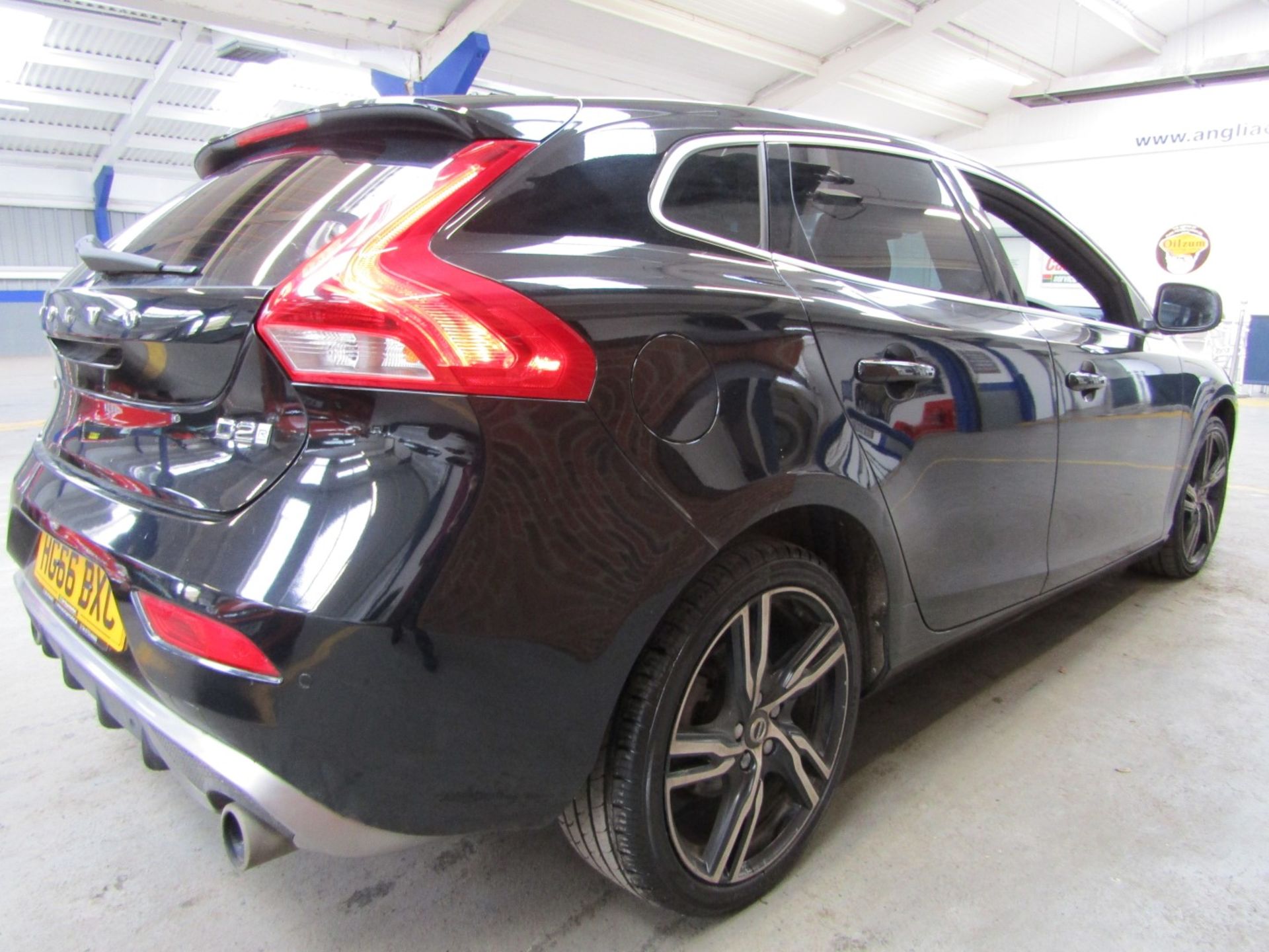 66 16 Volvo V40 R-Design Nav + D2 - Image 19 of 22