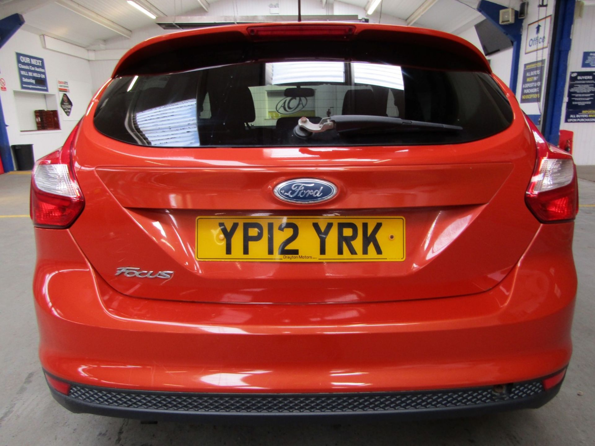 12 12 Ford Focus Zetec 105 - Image 17 of 19