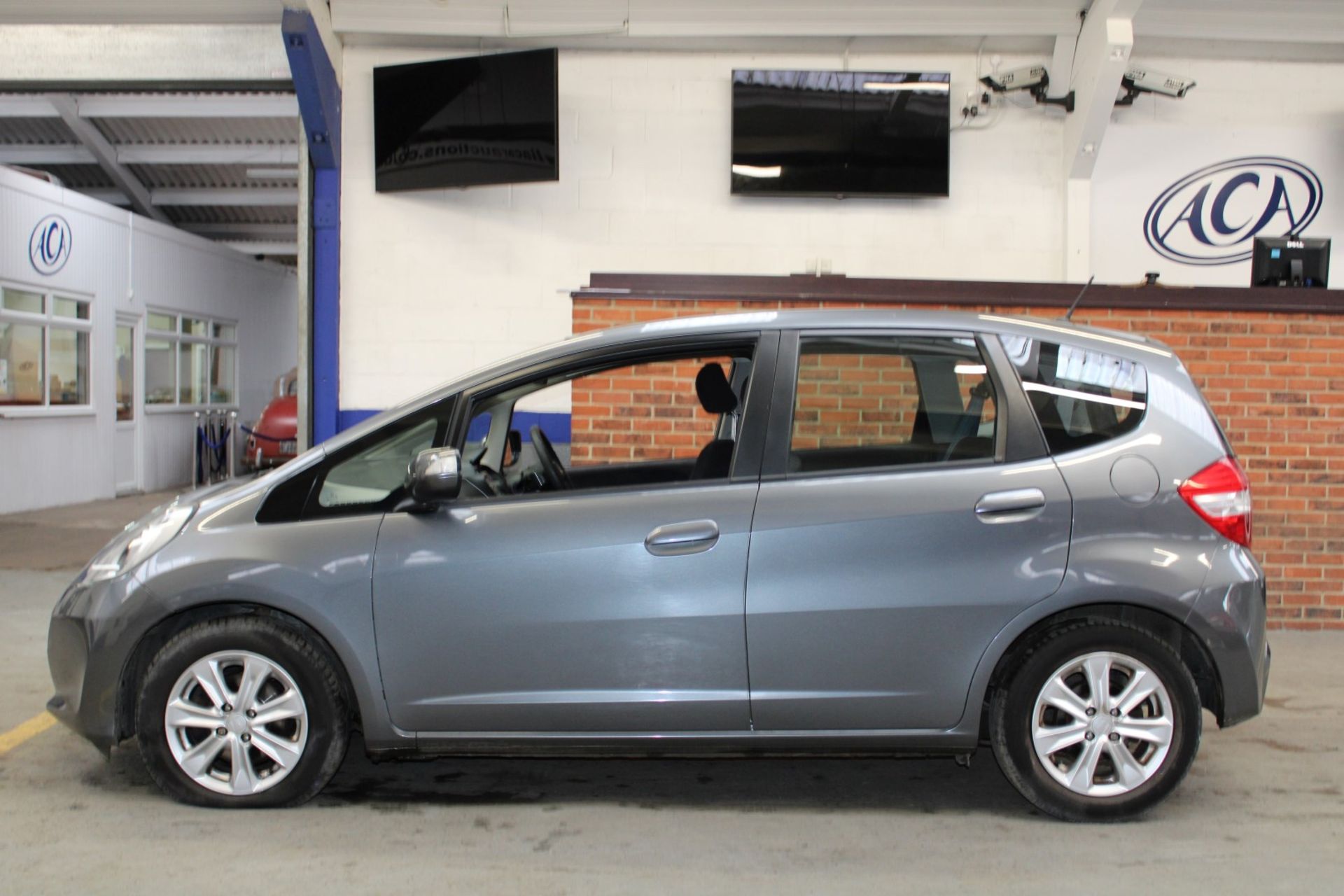 12 12 Honda Jazz I-VTEC ES - Image 19 of 19