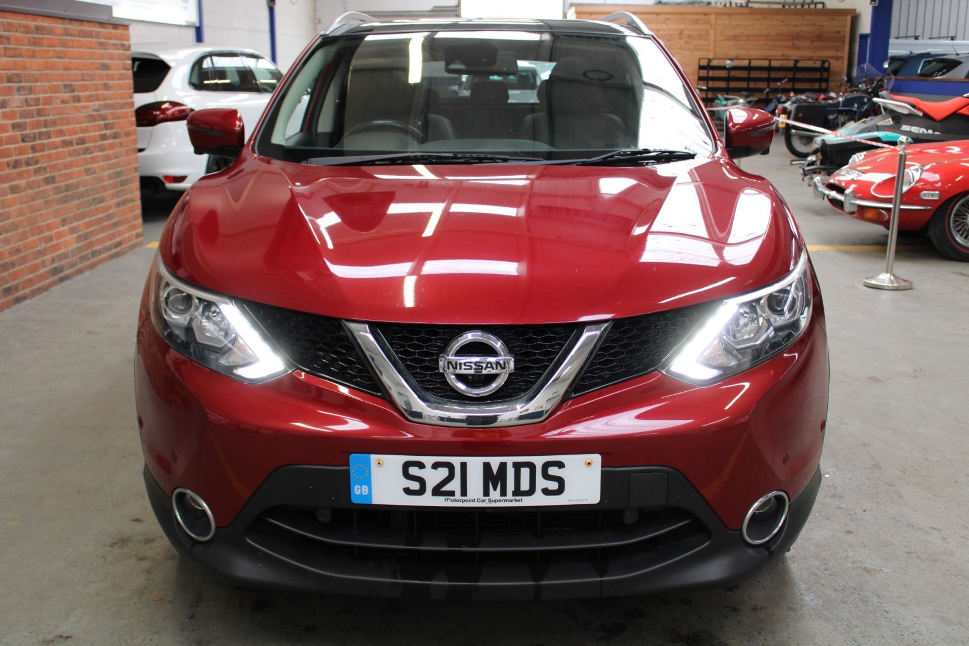 17 17 Nissan Qashqai Tekna DCI - Image 2 of 29