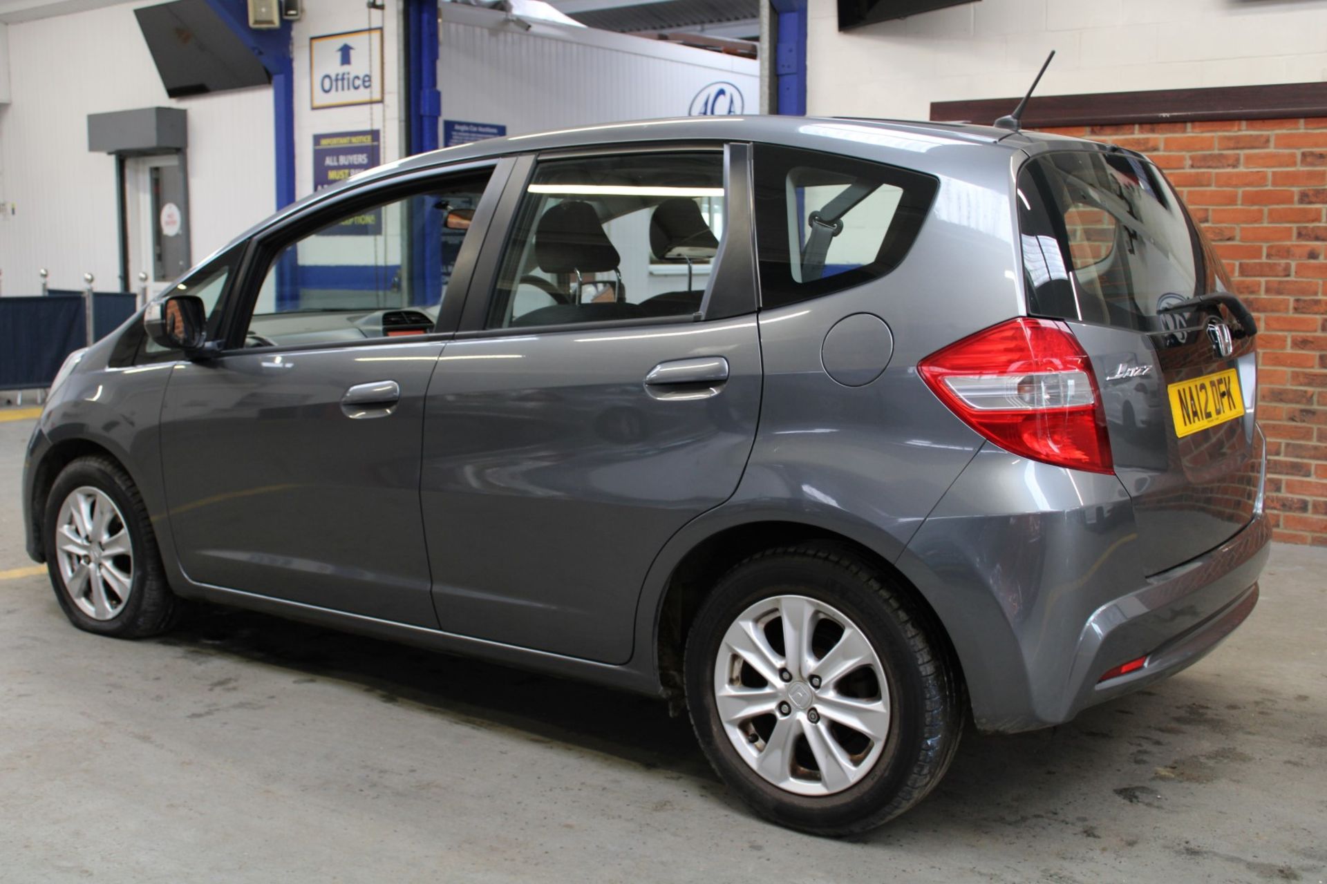 12 12 Honda Jazz I-VTEC ES - Image 18 of 19