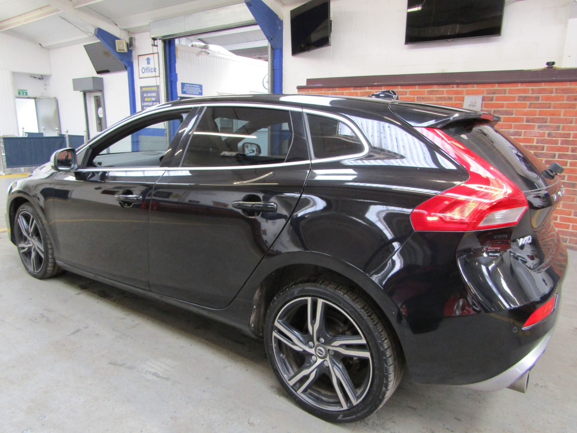 66 16 Volvo V40 R-Design Nav + D2 - Image 21 of 22