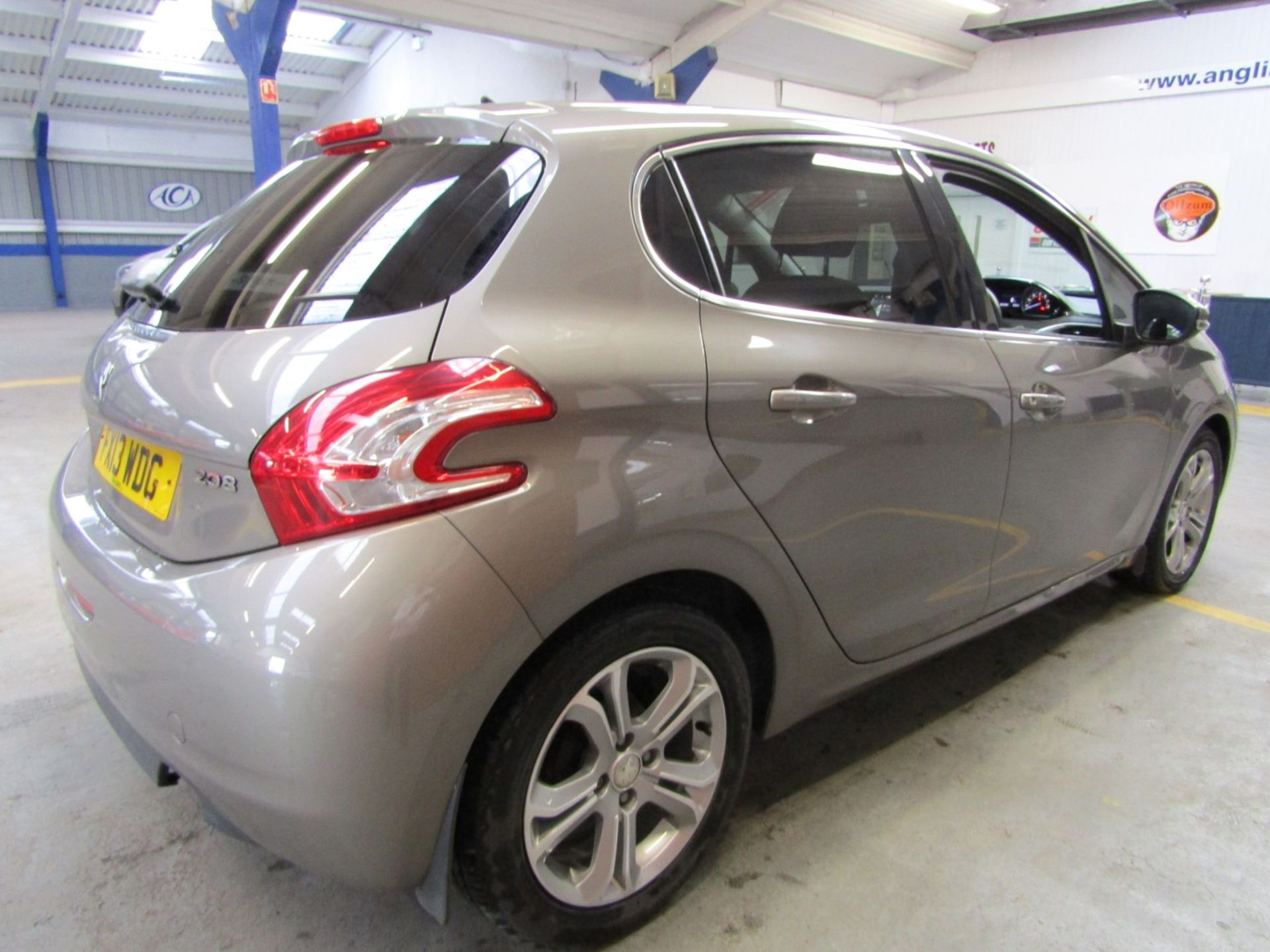 13 13 Peugeot 208 Allure - Image 21 of 25