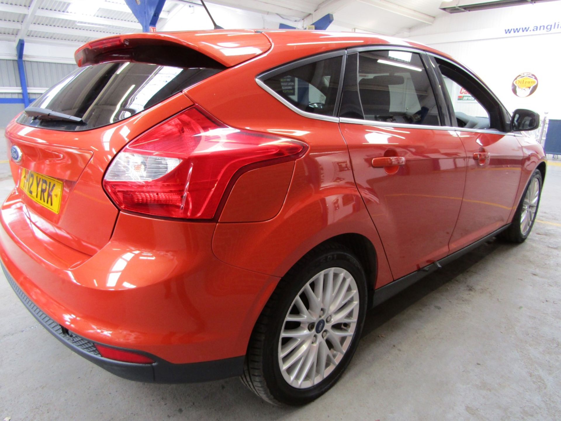 12 12 Ford Focus Zetec 105 - Image 16 of 19