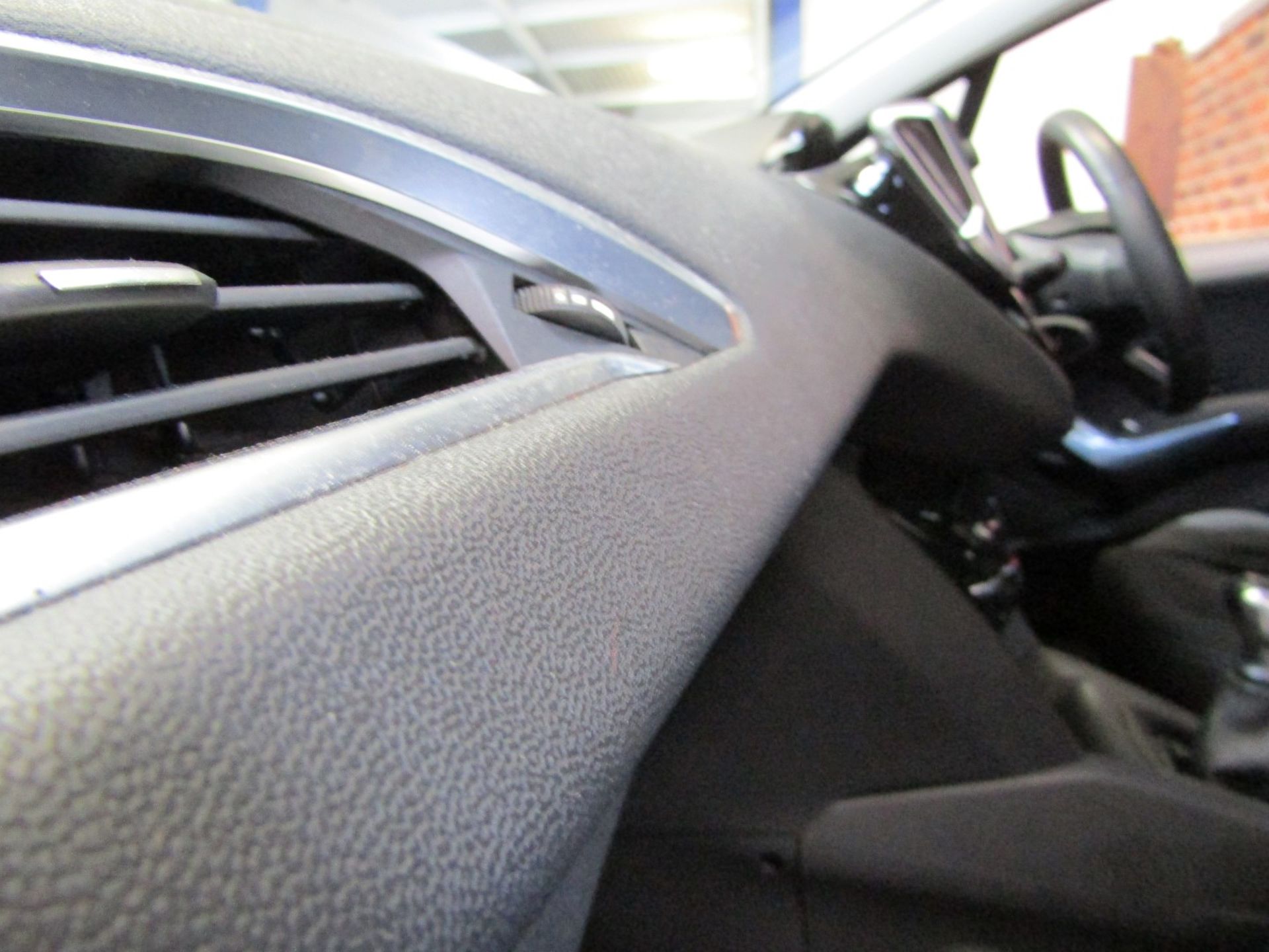 13 13 Peugeot 208 Allure - Image 6 of 25