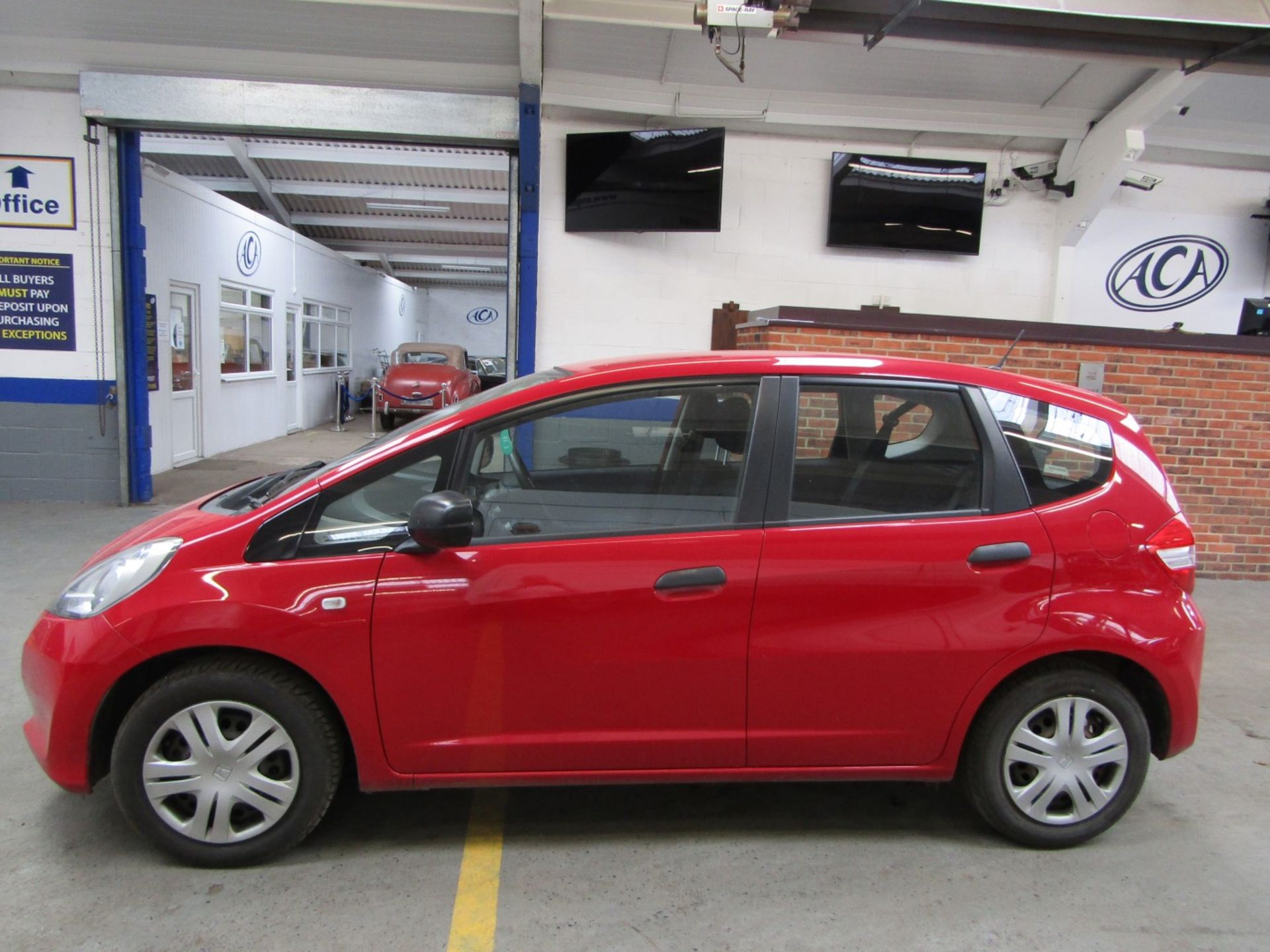 14 14 Honda Jazz Vtec S - Image 25 of 25