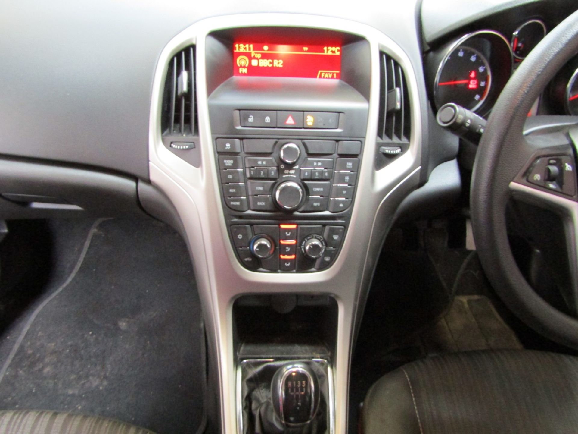 10 10 Vauxhall Astra Exclusiv 113 - Image 6 of 22