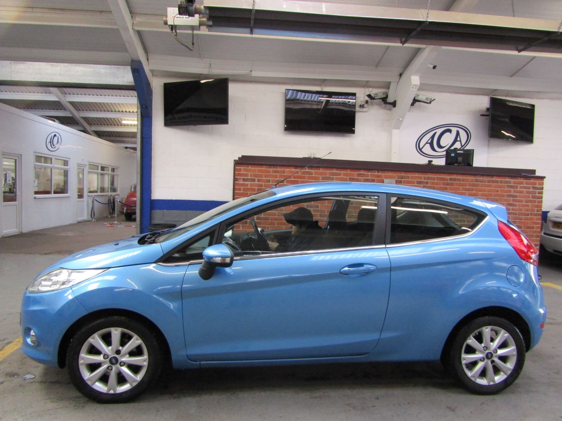 09 09 Ford Fiesta Zetec 82 - Image 18 of 18