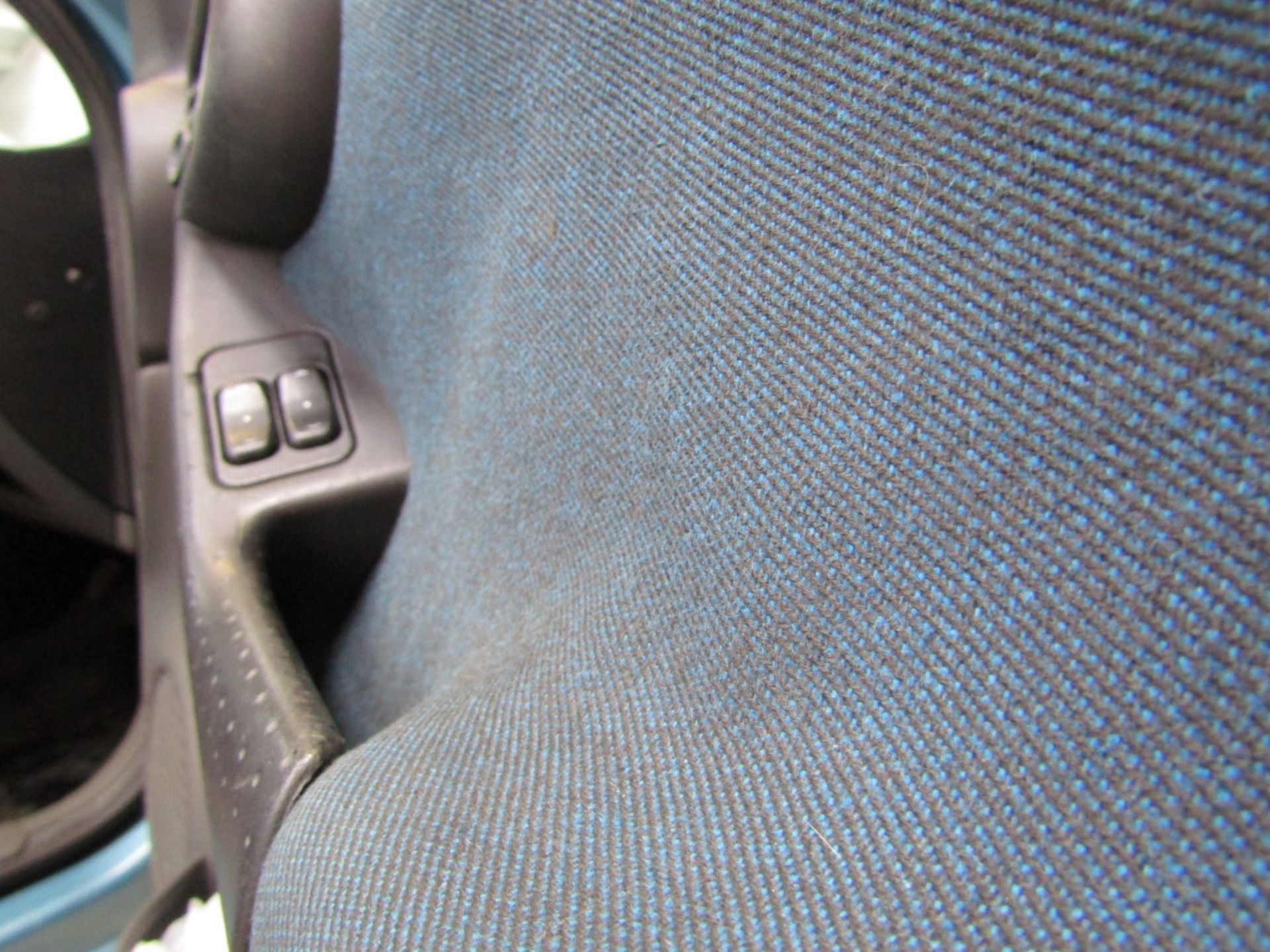 02 02 Vauxhall Corsa Comfort 16v - Image 10 of 20