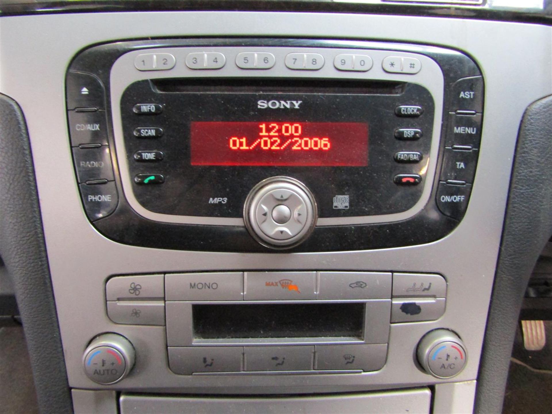58 08 Ford Galaxy Ghia TDCI - Image 13 of 34