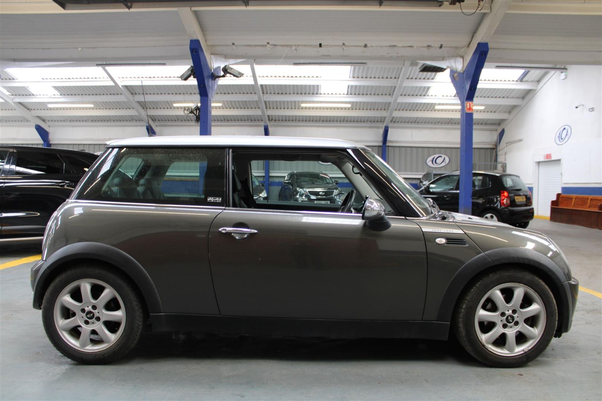 05 55 Mini Cooper Park Lane CVT - Image 25 of 31