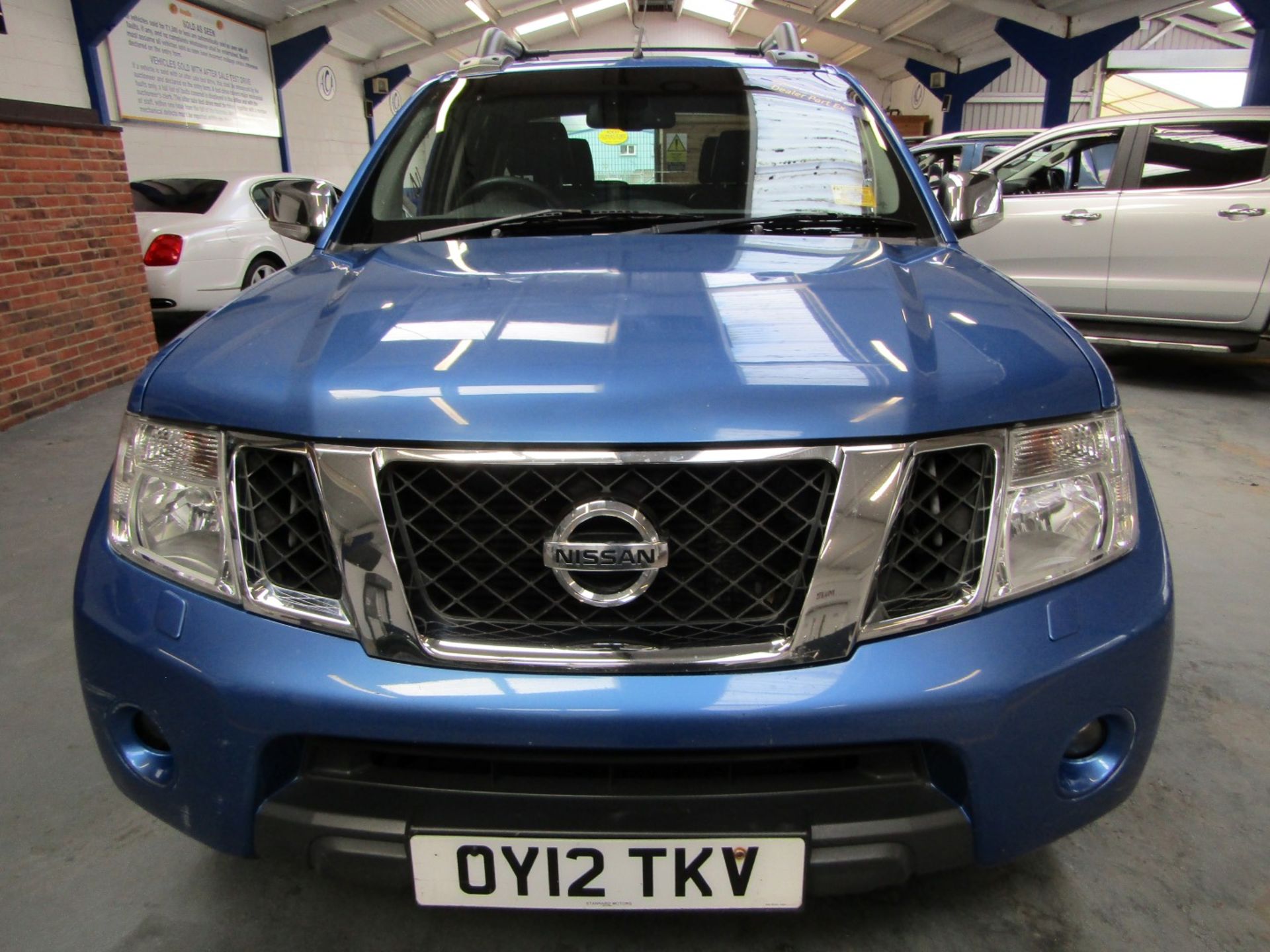 12 12 Nissan Navara Tekna DCI - Image 2 of 36