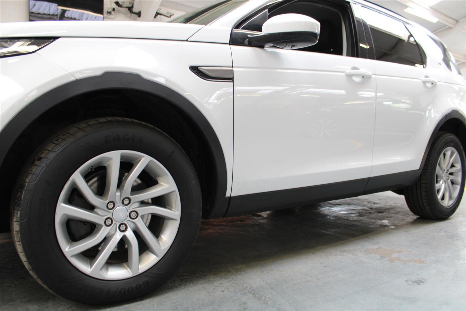 17 17 L/Rover Discovery Sport SE - Image 29 of 43