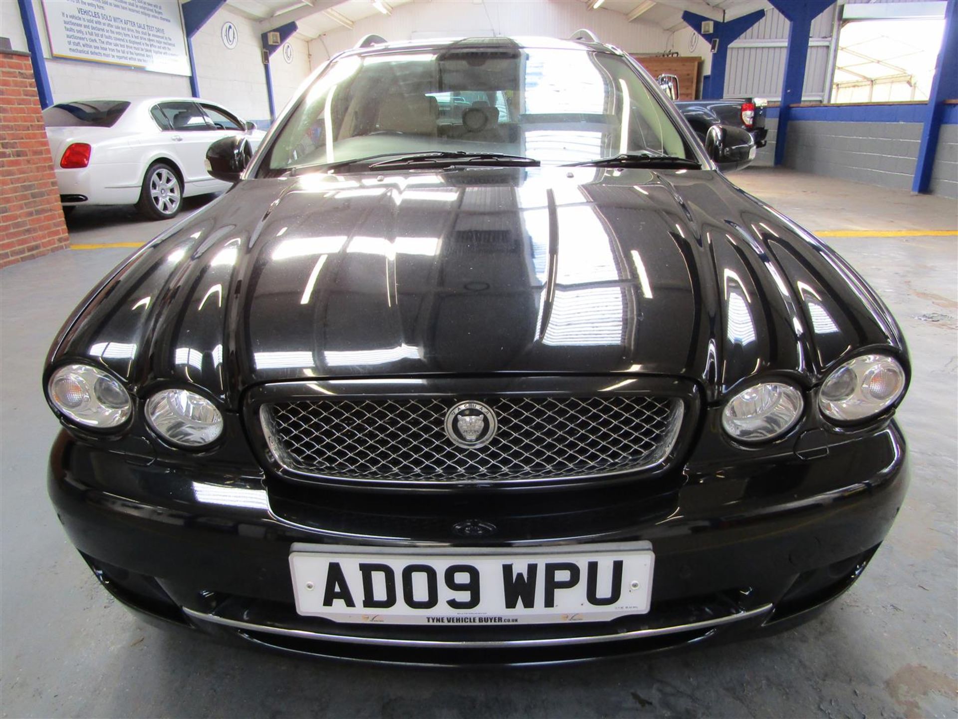 09 09 Jaguar X-Type SE Auto - Image 2 of 32